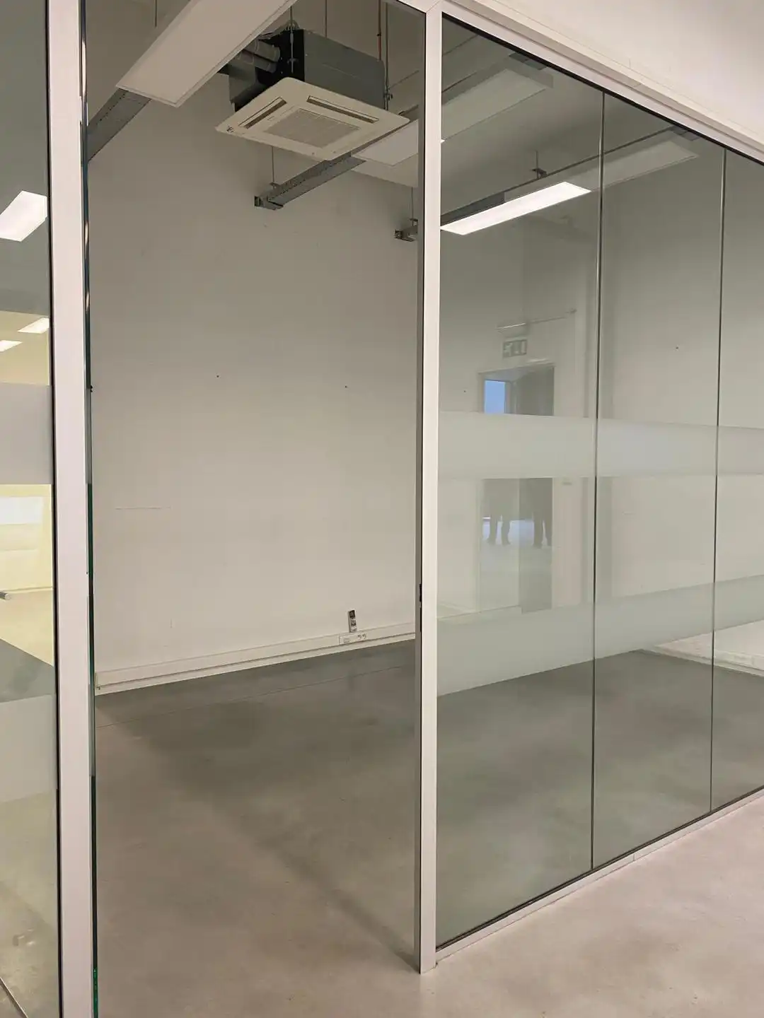 Kantoorruimte 310m² met aansluitend magazijn 216m²  in Burcht foto 32