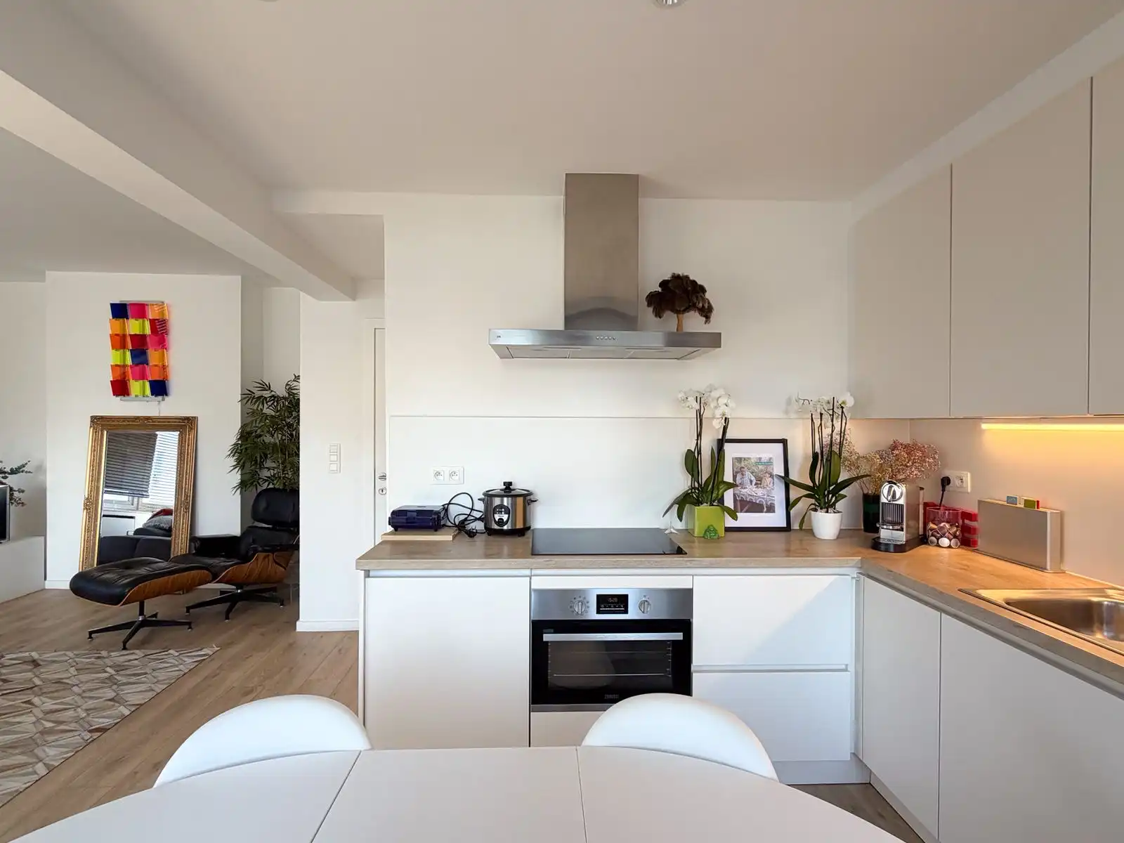 Zonovergoten én gerenoveerd appartement met 2 slpk aan de Groentemarkt in Oostende. foto 4