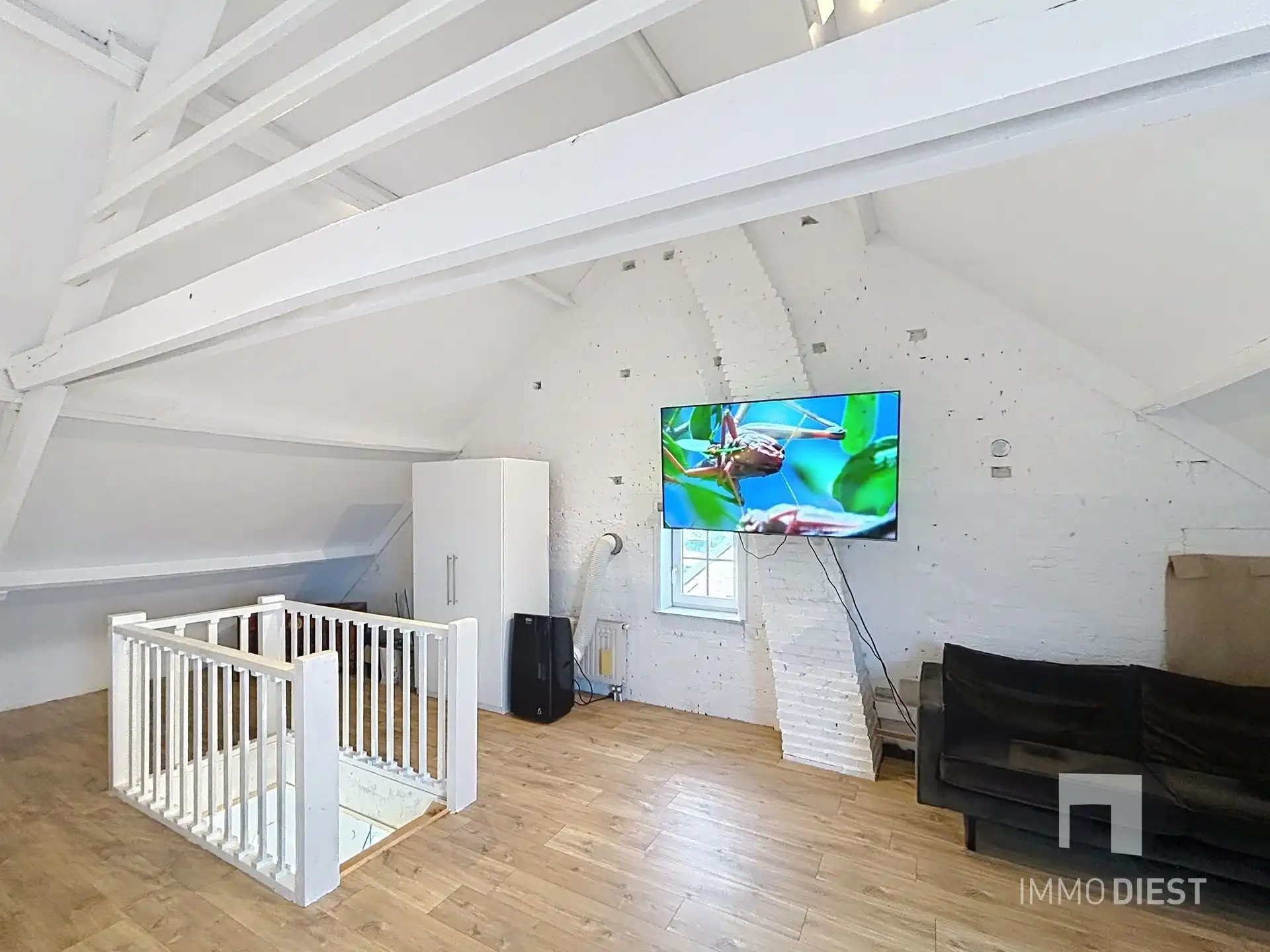 Trendy - volledig gerenoveerde woning met 3 slaapk en 2 badkamers foto 32