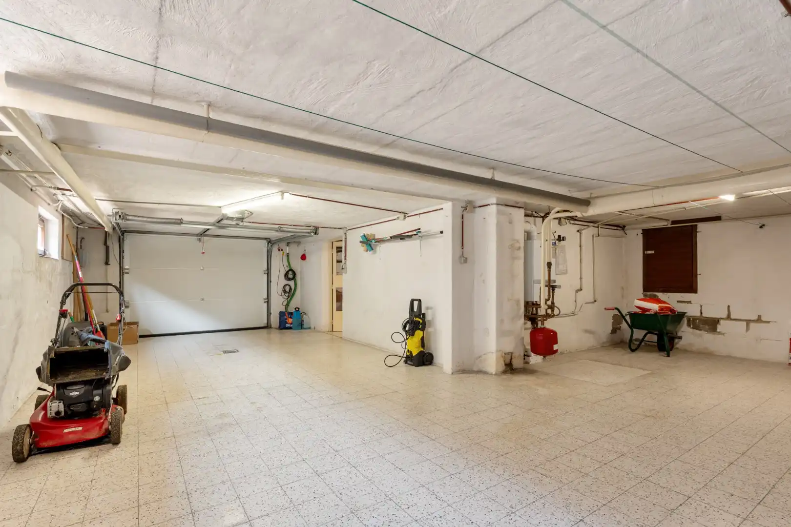 Zeer goed onderhouden gelijkvloerse gezinswoning op een riant perceel van 19a75ca op een rustige locatie te Schalkhoven, een deelgemeente van Hoeselt.  foto 36