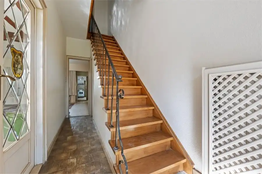 OP TE FRISSEN STADSWONING MET VEEL POTENTIEEL IN SINT-TRUIDEN foto 3