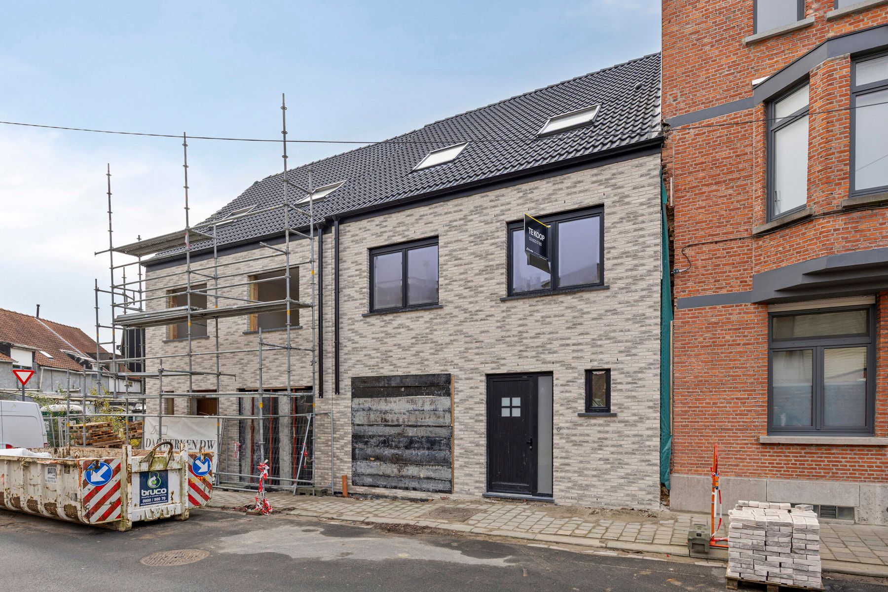 Nieuwbouwwoning met 5 slaapkamers en 1 badkamer. foto 3