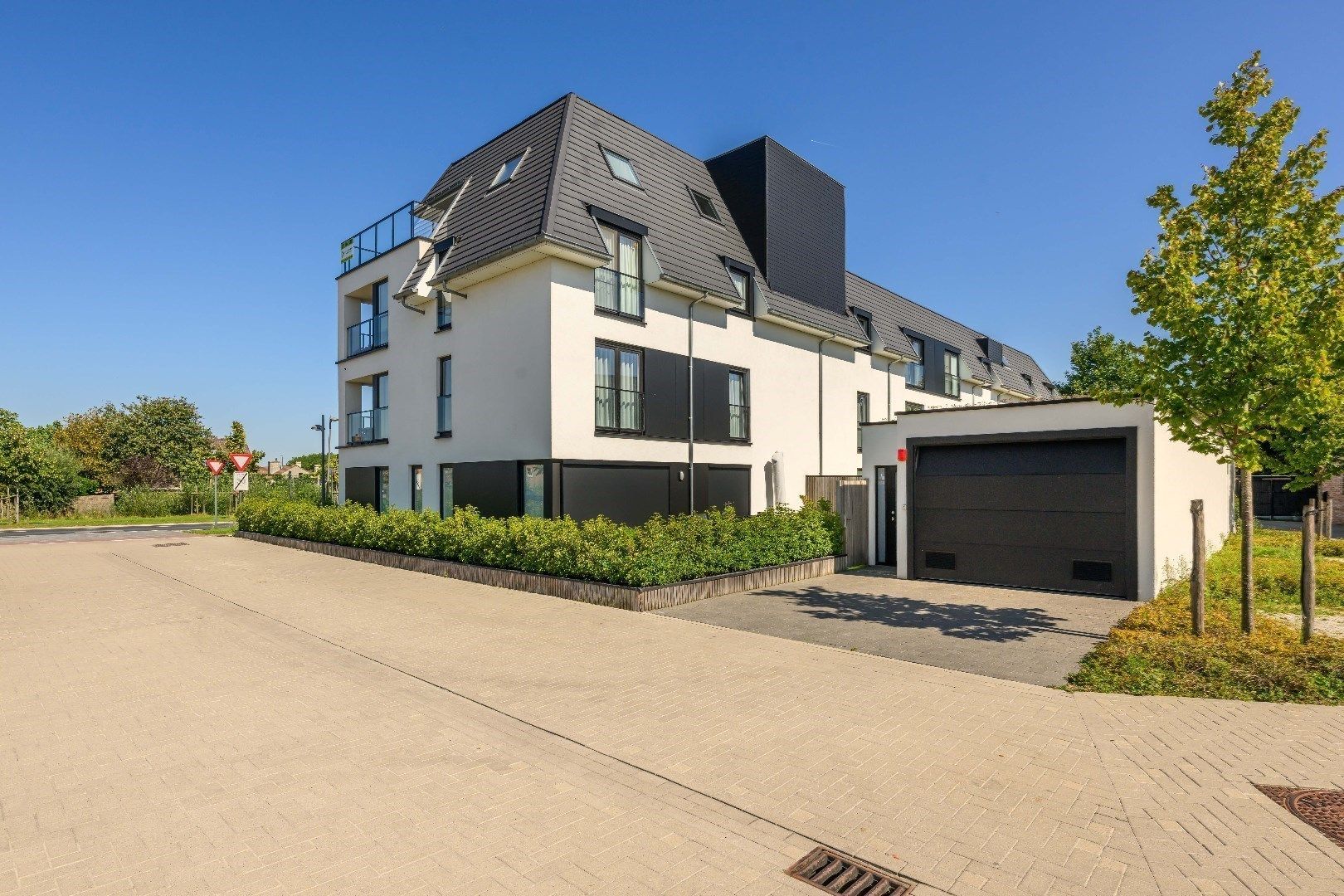 LUXUEUZE PENTHOUSE (BJ 2019) MET GUNSTIGE LIGGING foto 18