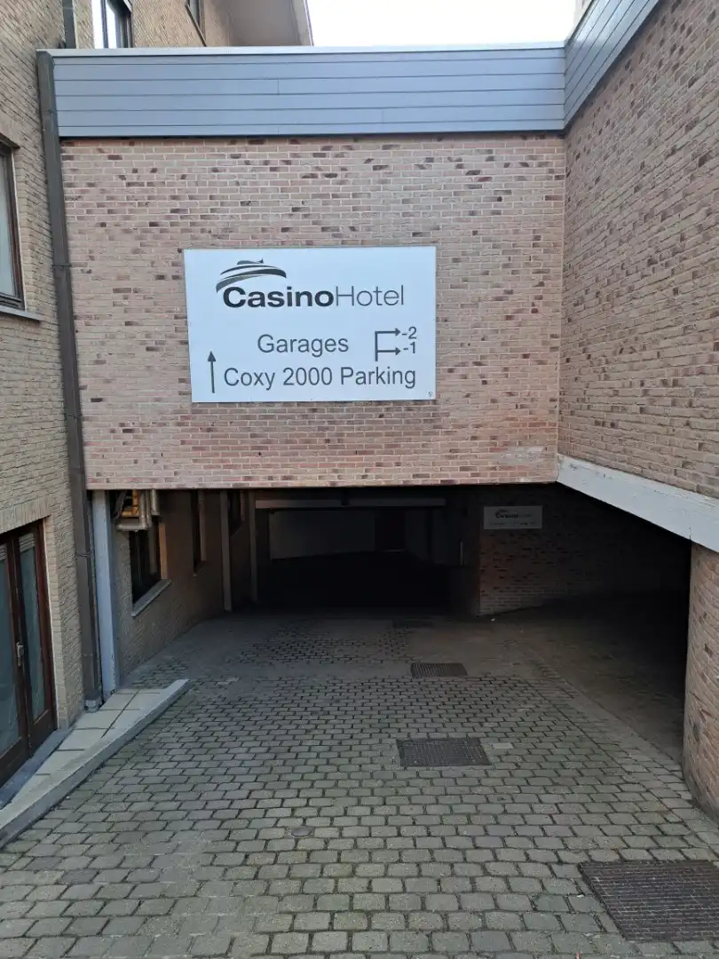 GARAGEBOX TE HUUR IN GARAGECOMPLEX COXY 2000 CENTRUM KOKSIJDE foto {{pictureIndex}}