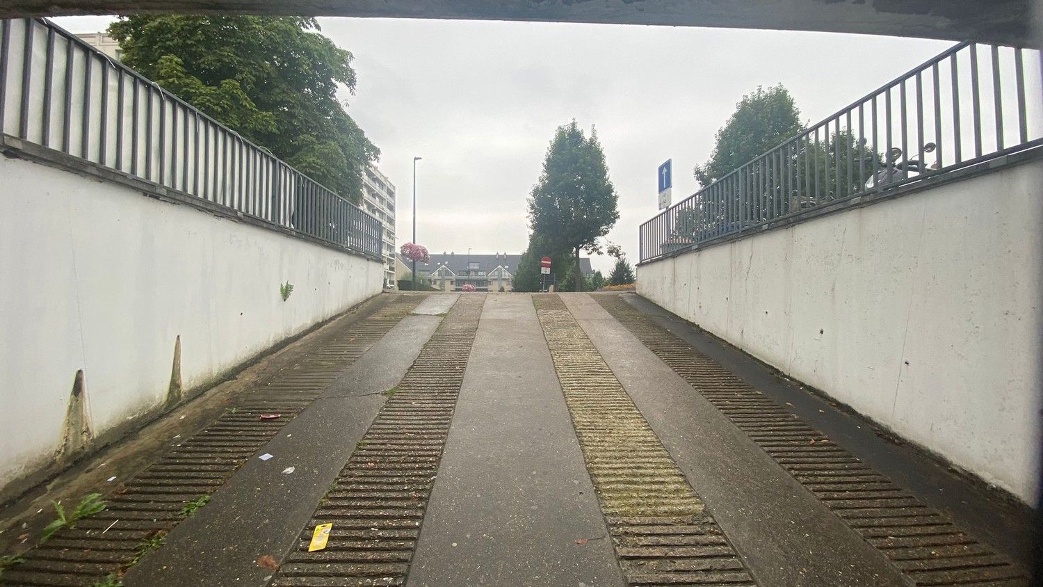 Ondergrondse autostaanplaats te koop op de Stationsstraat in Lanaken (Galerij Da Vinci) foto 5