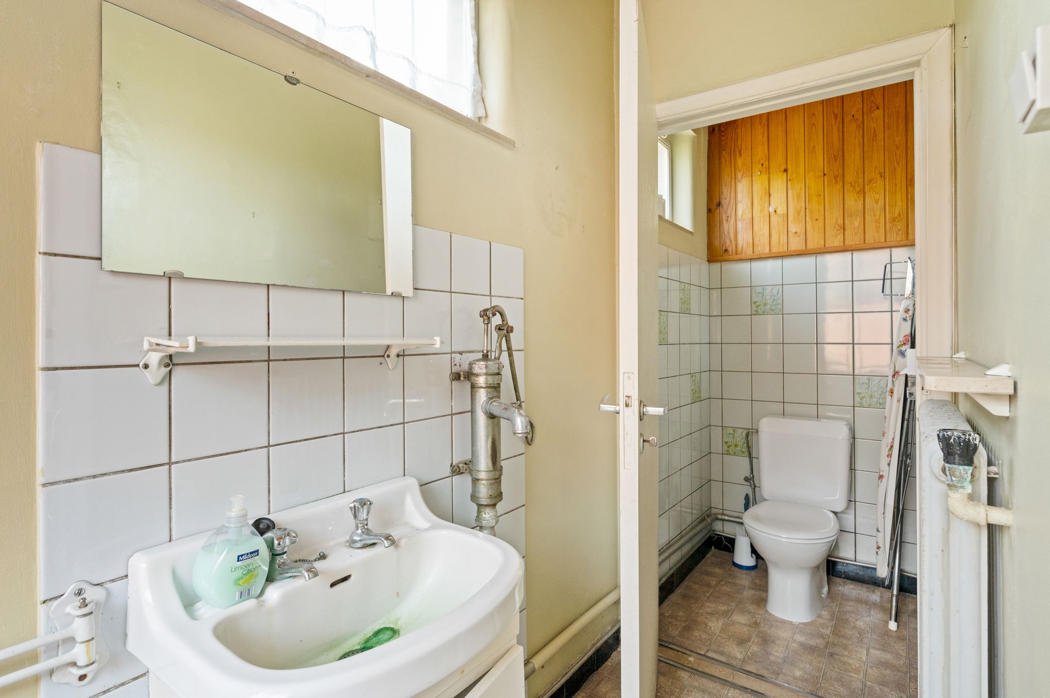 Ruime, te renoveren gezinswoning met 4 slpks, garage en tuin foto 10