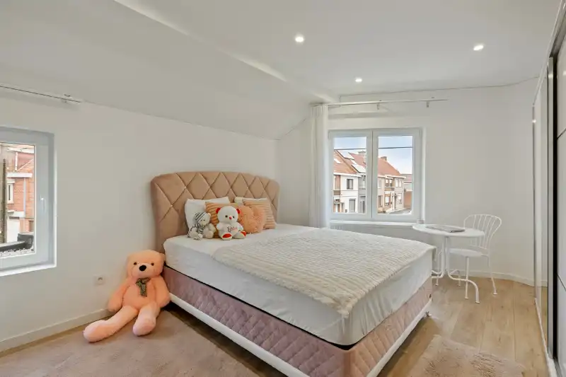 Lichtrijke hoekwoning met 3 slaapkamers, zonnepanelen en klein koertje foto 8