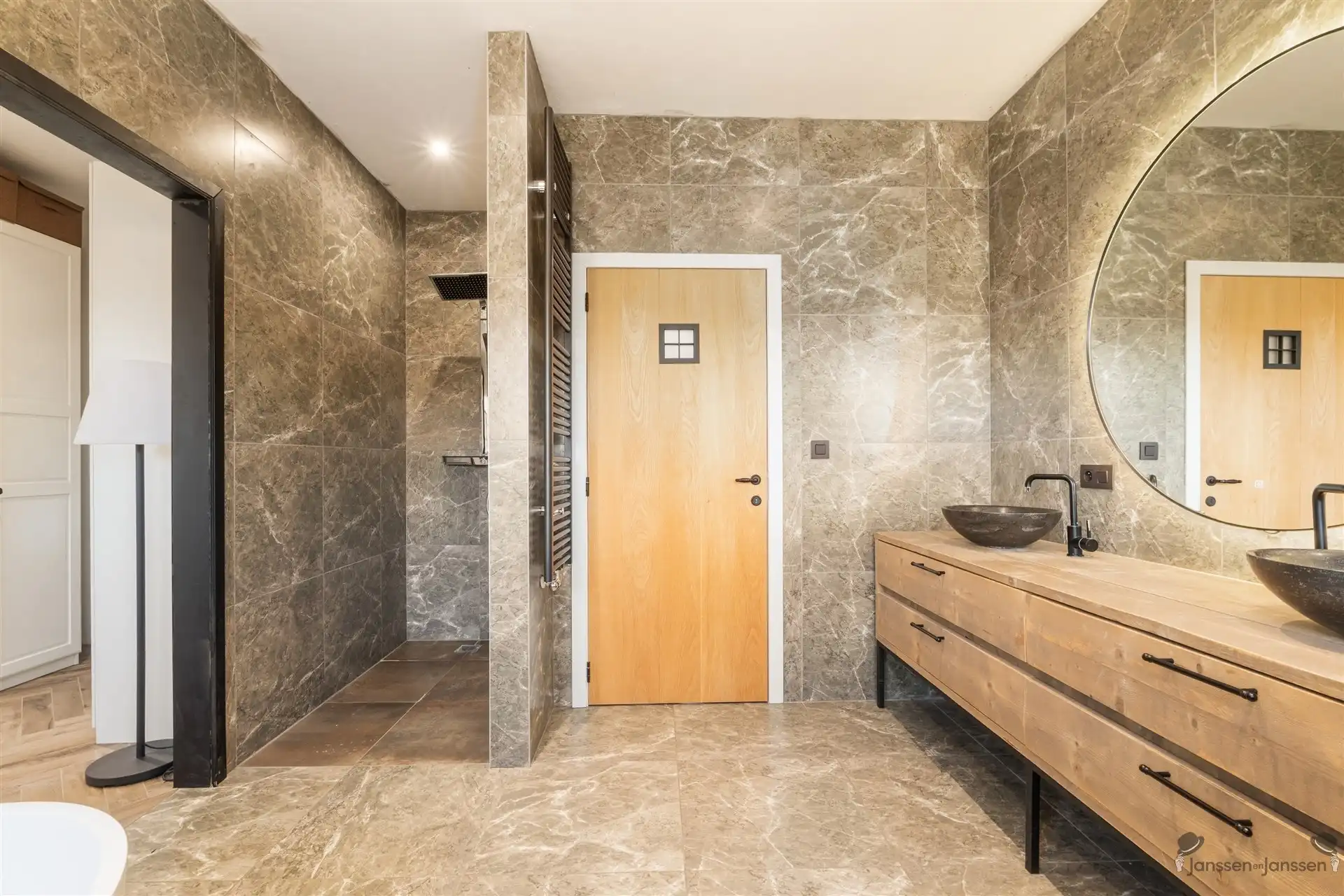 Prachtige moderne pastoriewoning met luxe afwerking, 3 slaapkamers en grote tuin op 13 are foto 13