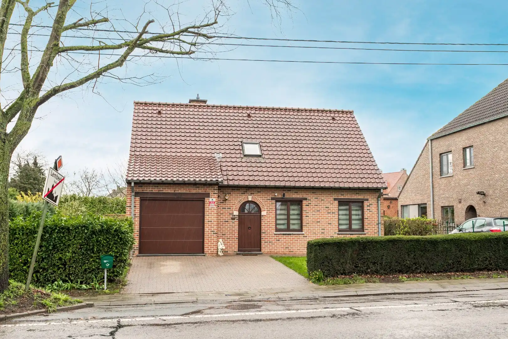 Instapklare woning met 3 slpks, garage en tuin op 6a61ca foto {{pictureIndex}}