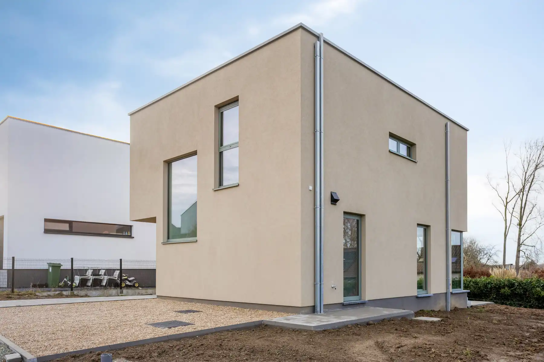 Afgewerkte nieuwbouwwoning met 4 slaapkamers foto 2