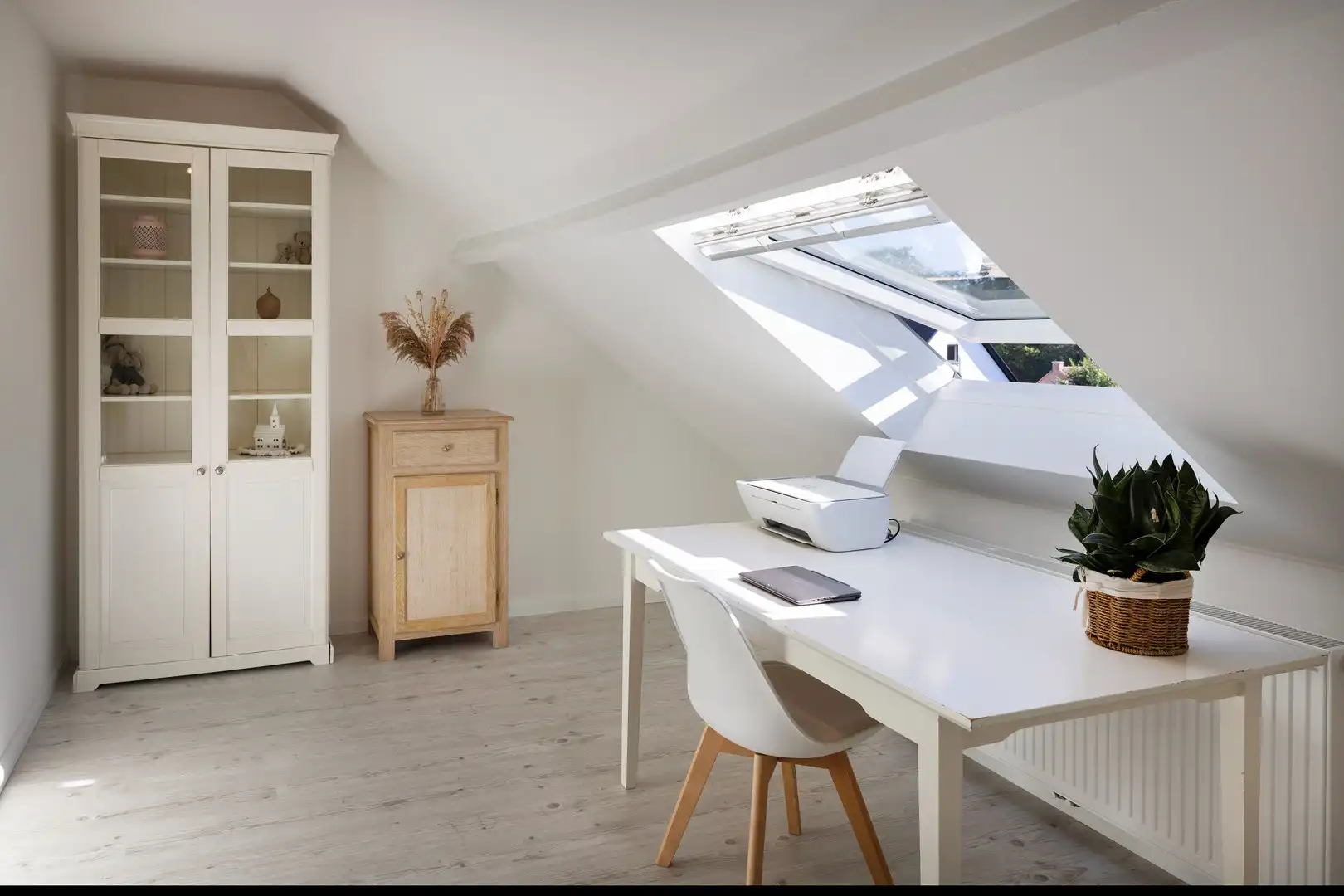 Ruime, energiezuinige burgerwoning met 2 garages. foto 15