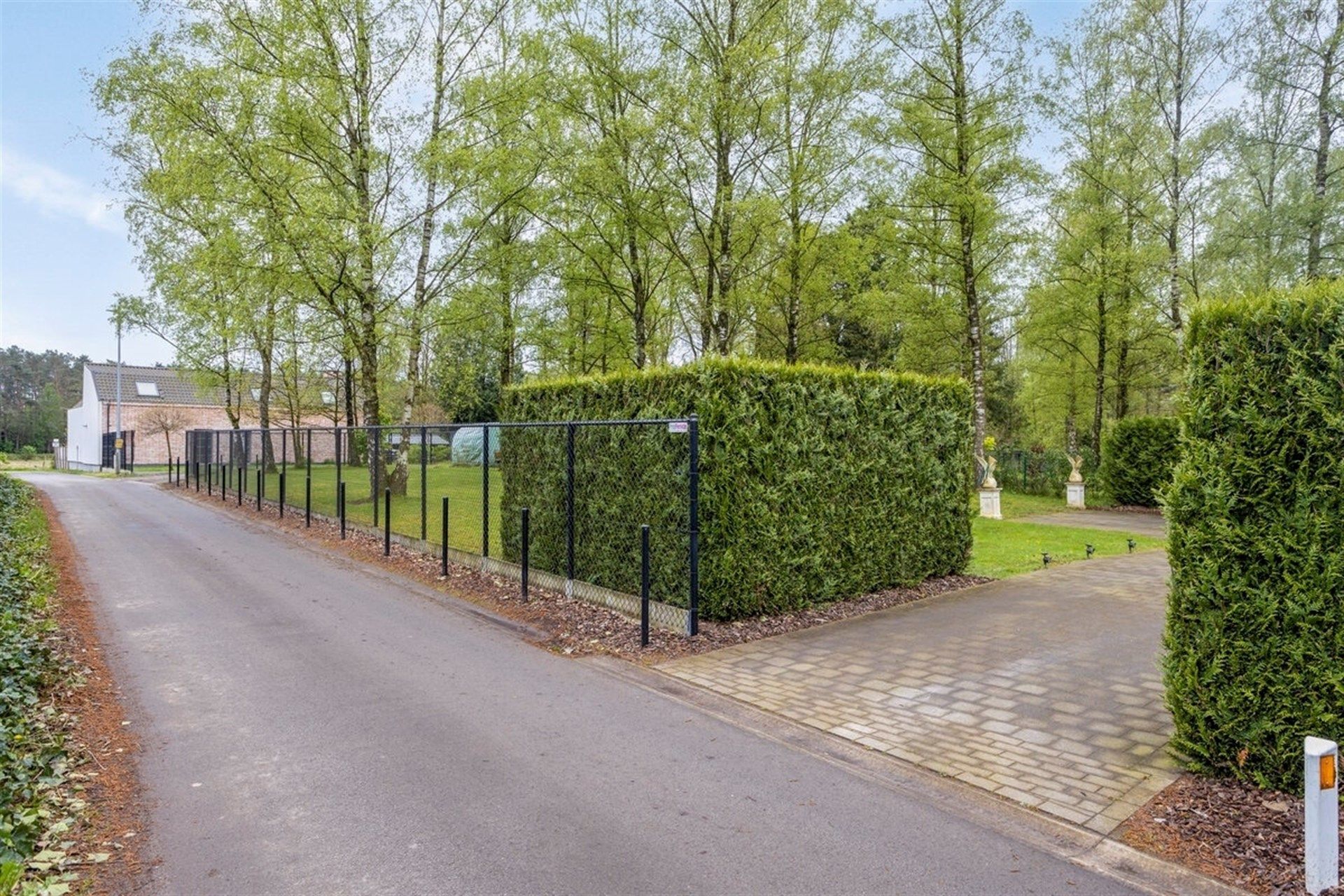 Mooie afgewerkte open bebouwing op een perceel van 1.392m² foto 5