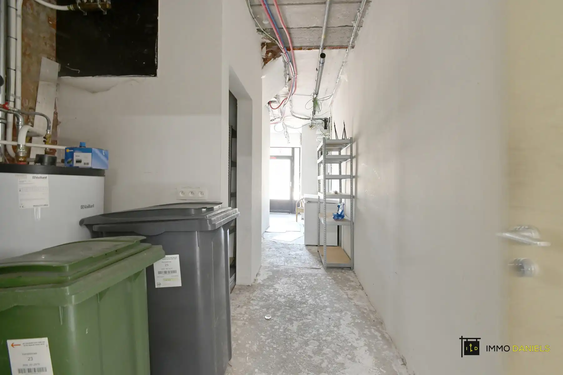 Gunstig gelegen handelspand met instapklare woonst (3slks.) foto 11