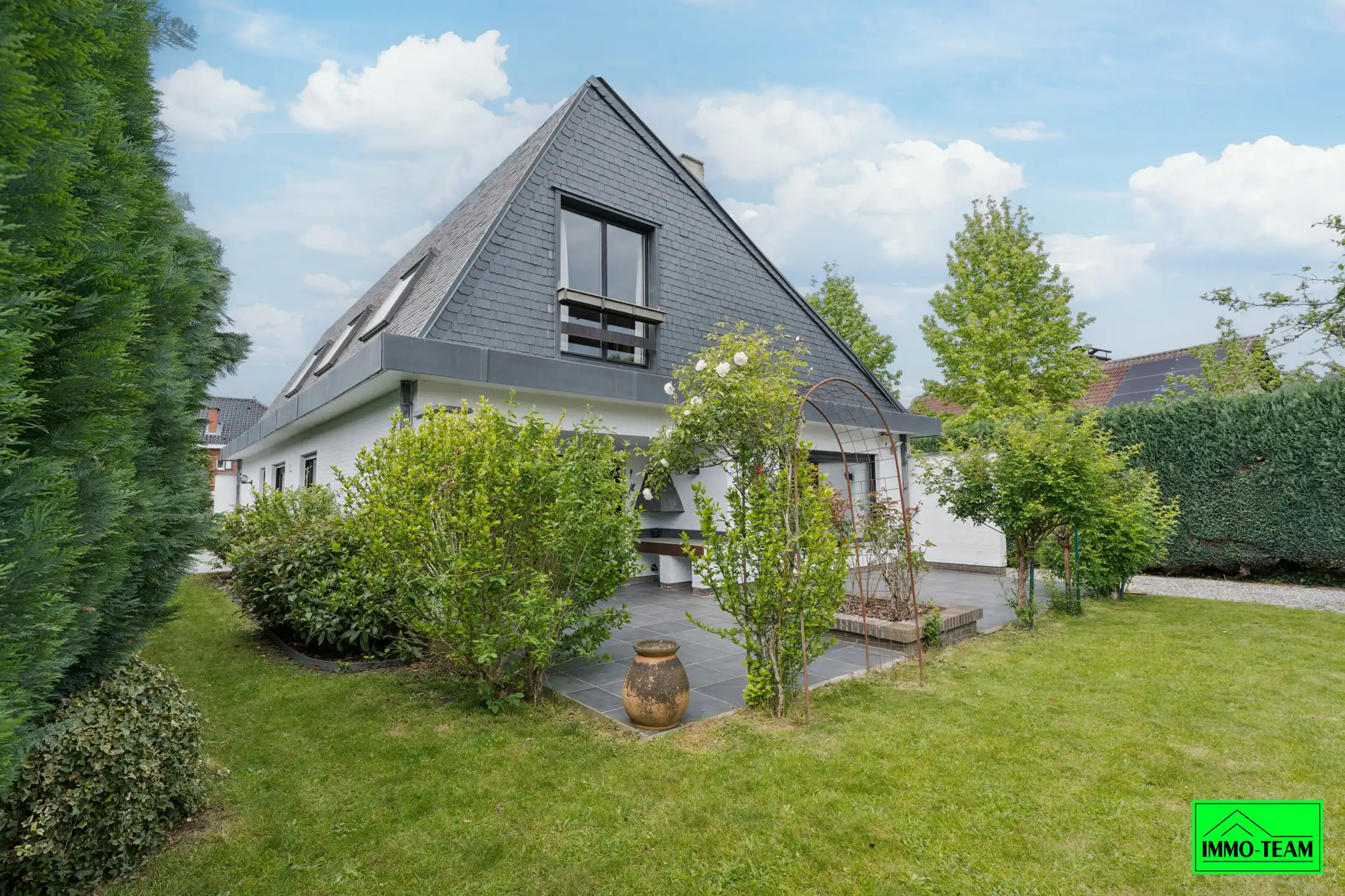 Hoofdfoto van de publicatie: Karaktervolle villa in rustige, kindvriendelijke woonwijk