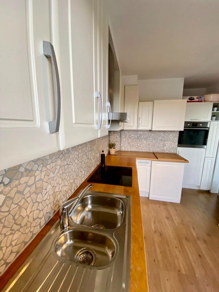 Genk, Zonneweeldelaan 21/25. Instapklaar, ruim appartement (100 m2) met 3 slaapkamers, ruim terras en kelderberging. foto 6