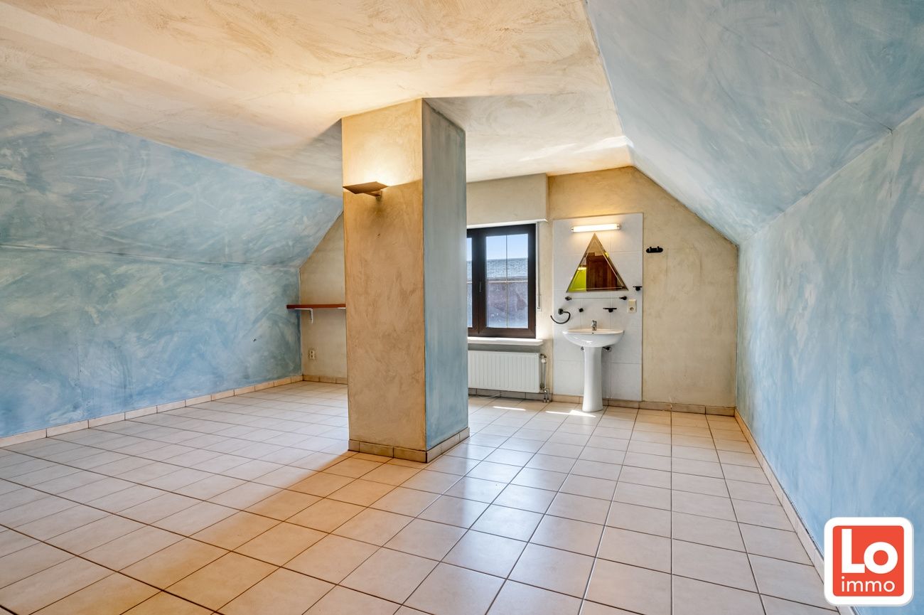 Mooie grote villa met 3 à 4 slaapkamers op een totaal van 1120m² foto 19