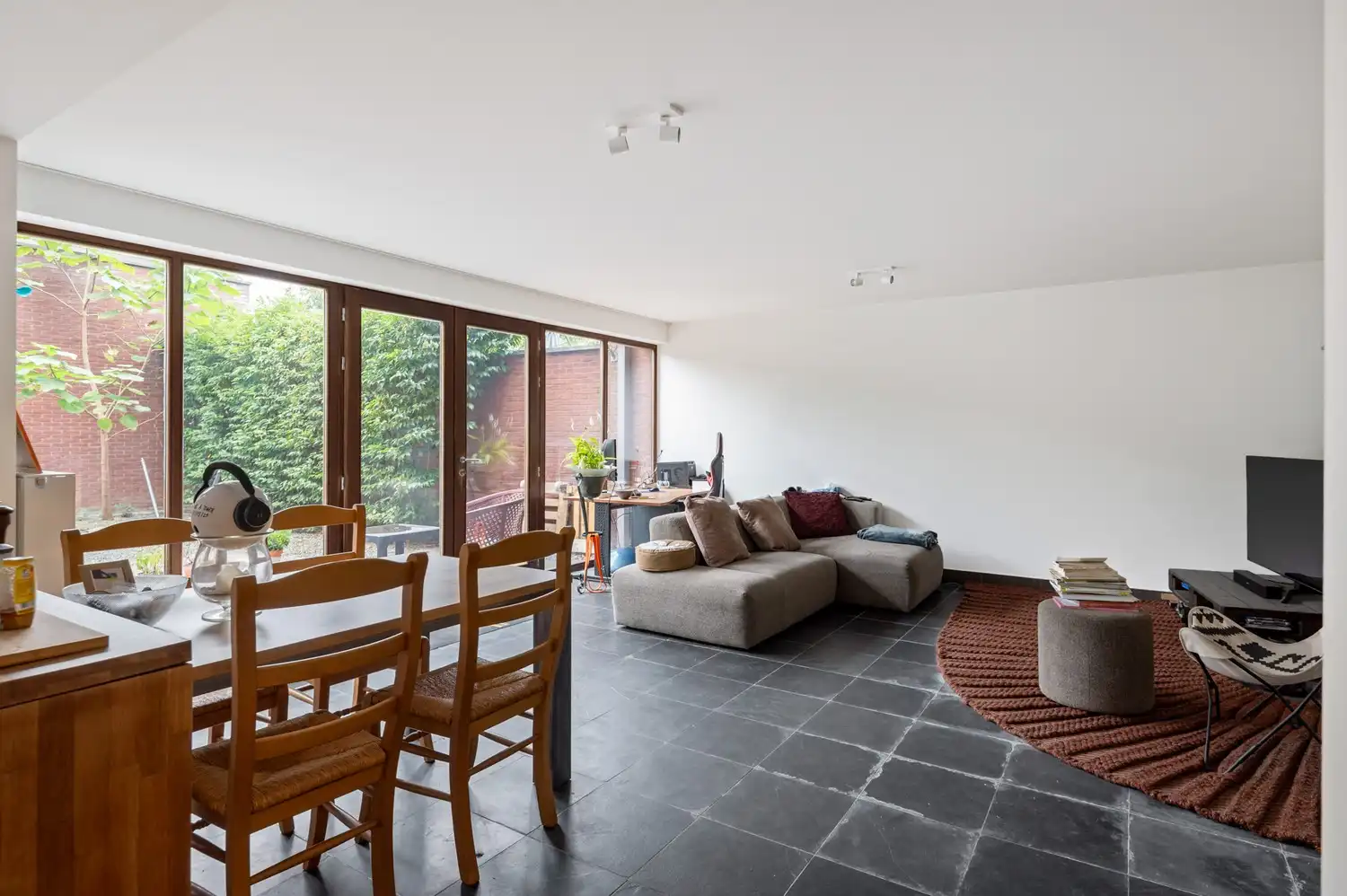 Gelijkvloers 2-slaapkamerappartement met tuin en garagebox foto 5