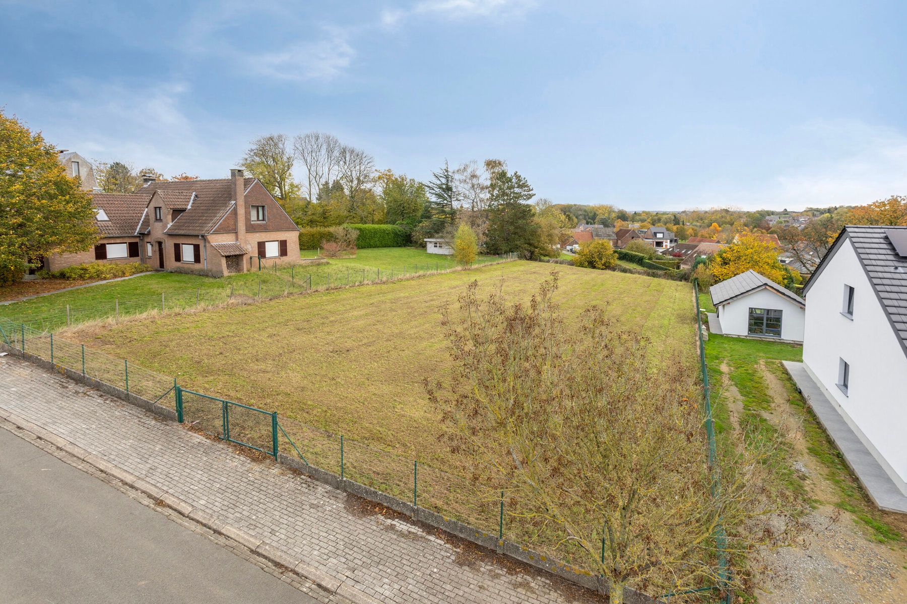 Prachtige bouwgrond op toplocatie nabij het centrum van SPL foto 2