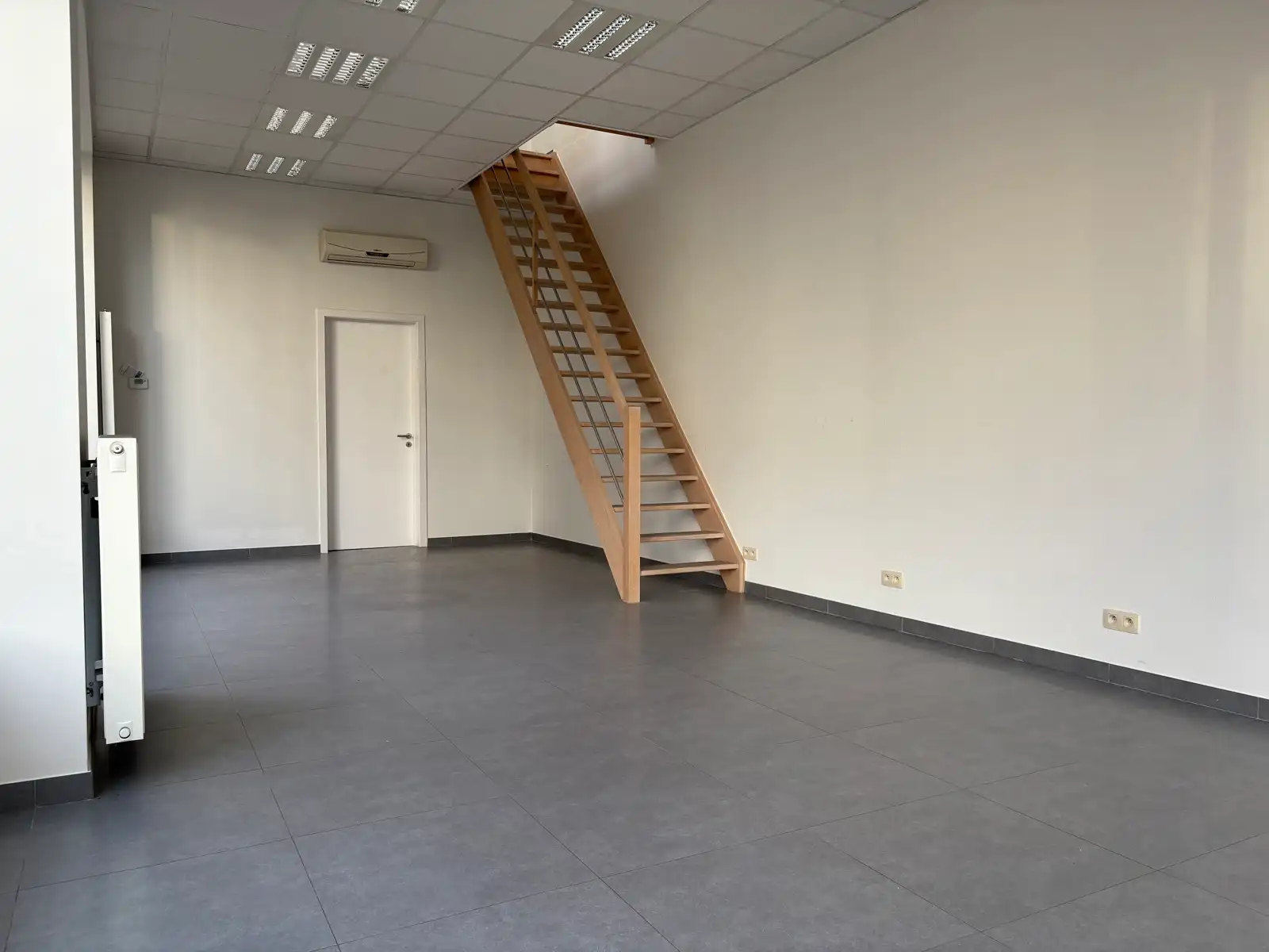 Recente handelsruimte in het centrum foto 6