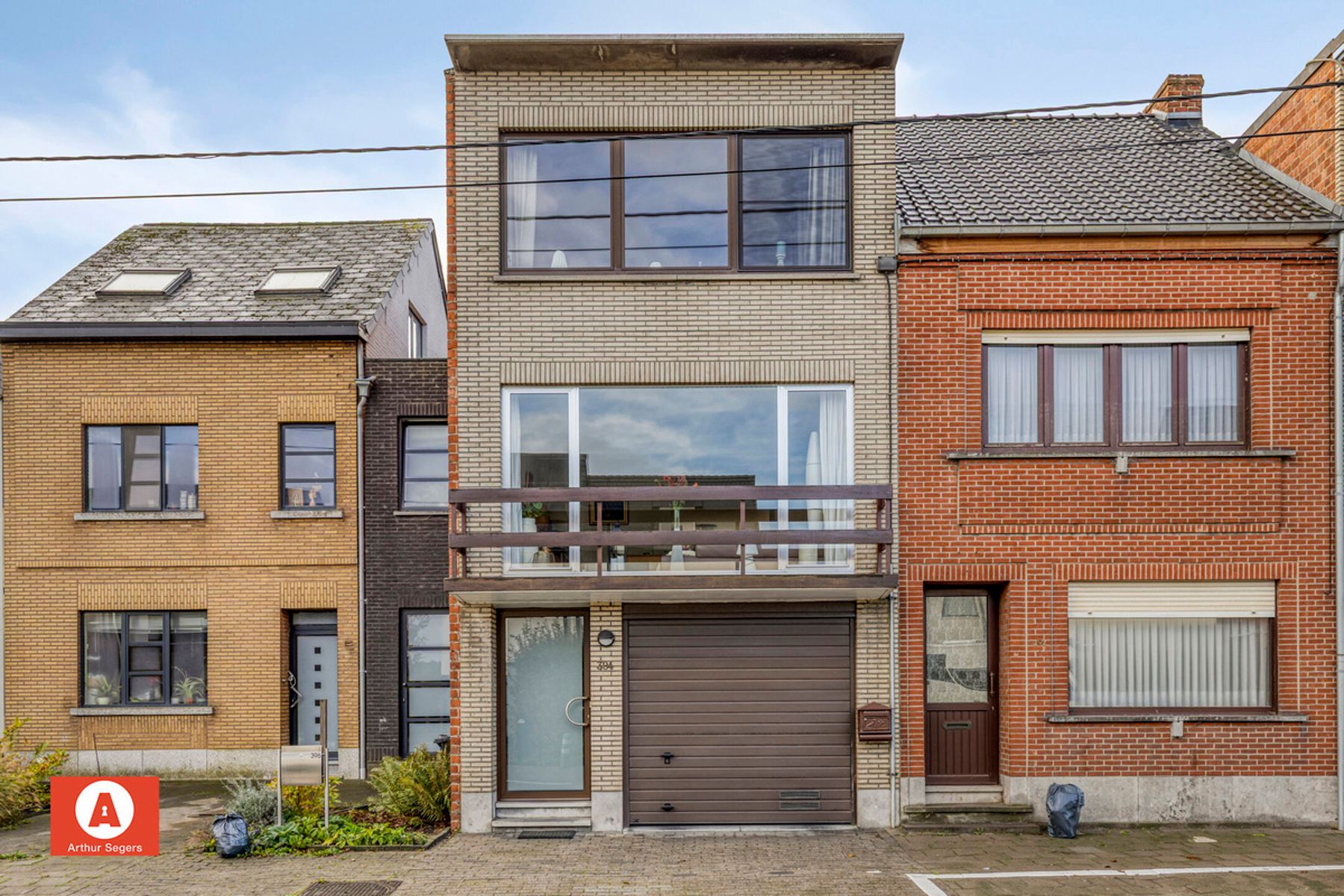 Ruime woning met zuidgerichte tuin en achteruitweg foto 5