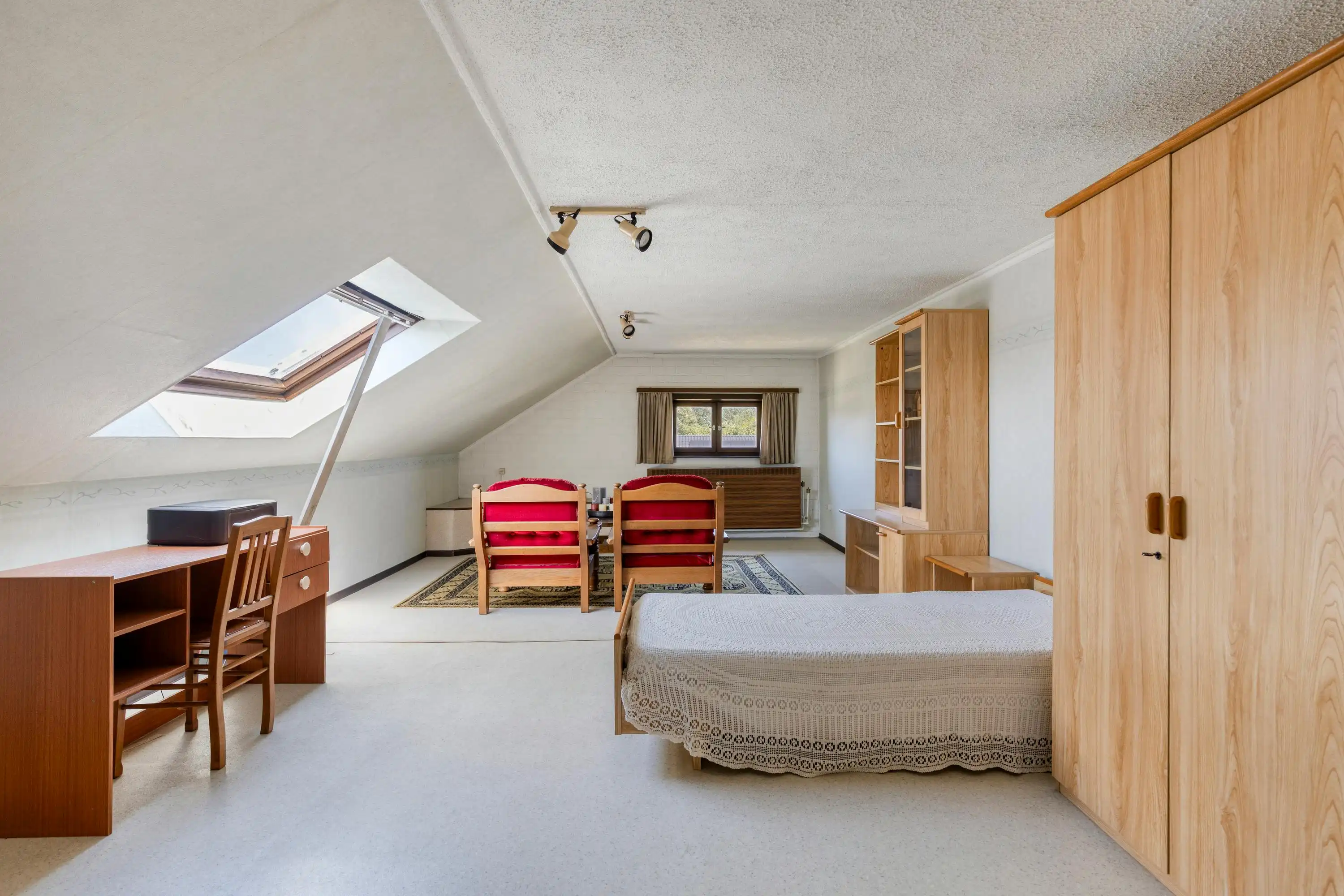 Karaktervolle woning in centrum Aalter met veel potetieel foto 11