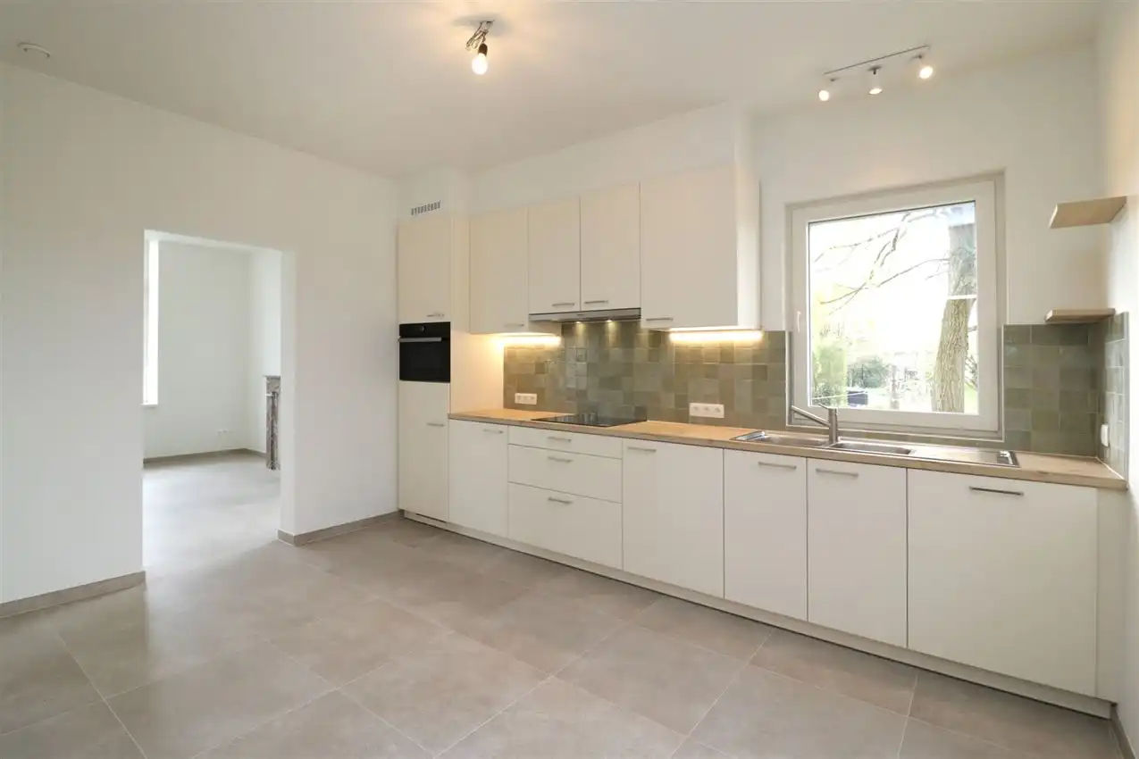 Gerenoveerde woning met 4 slpk, tuin, garage foto 8