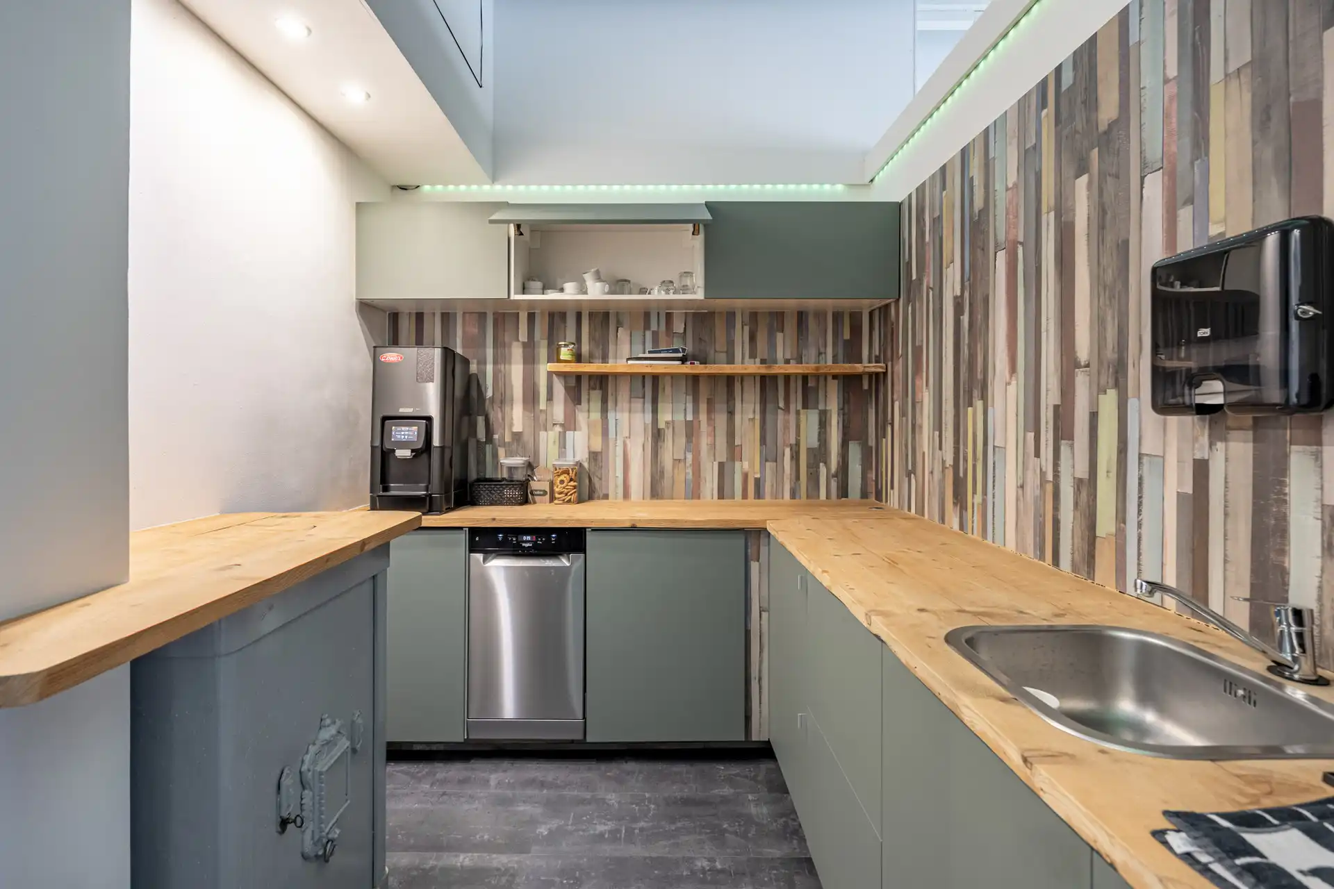 GUNSTIG GELEGEN PRAKTIJKRUIMTE TE BILZEN. foto 11