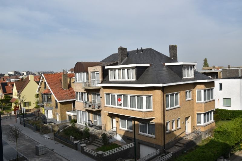 Ongemeubeld woonappartement nabij markt in  De Panne foto 4