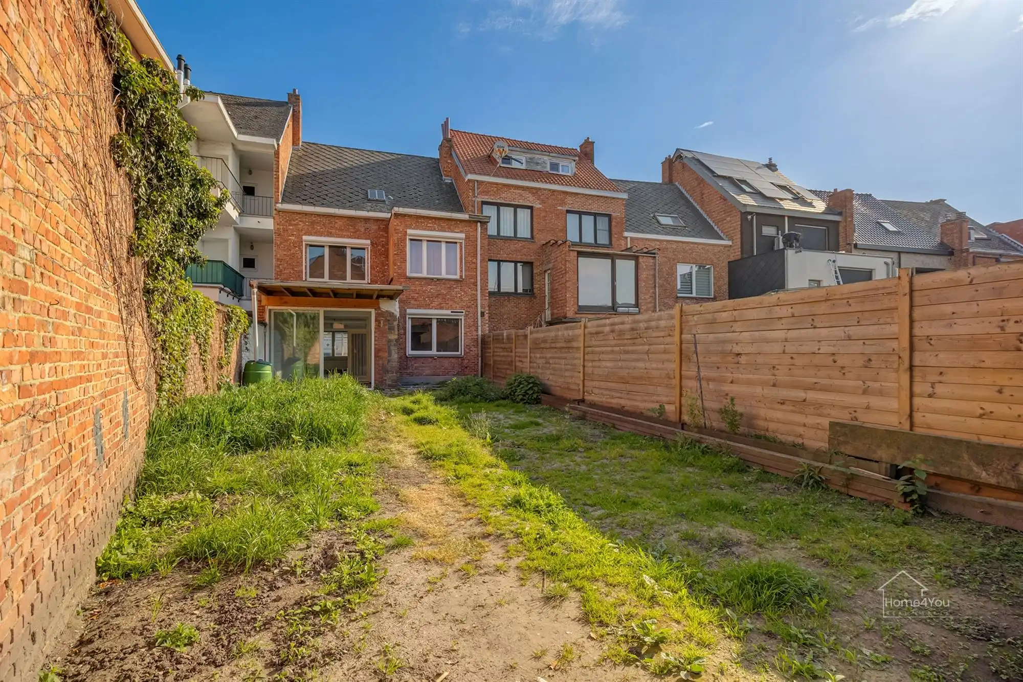 Op te frissen woning met zéér ruime extra zolder foto 10