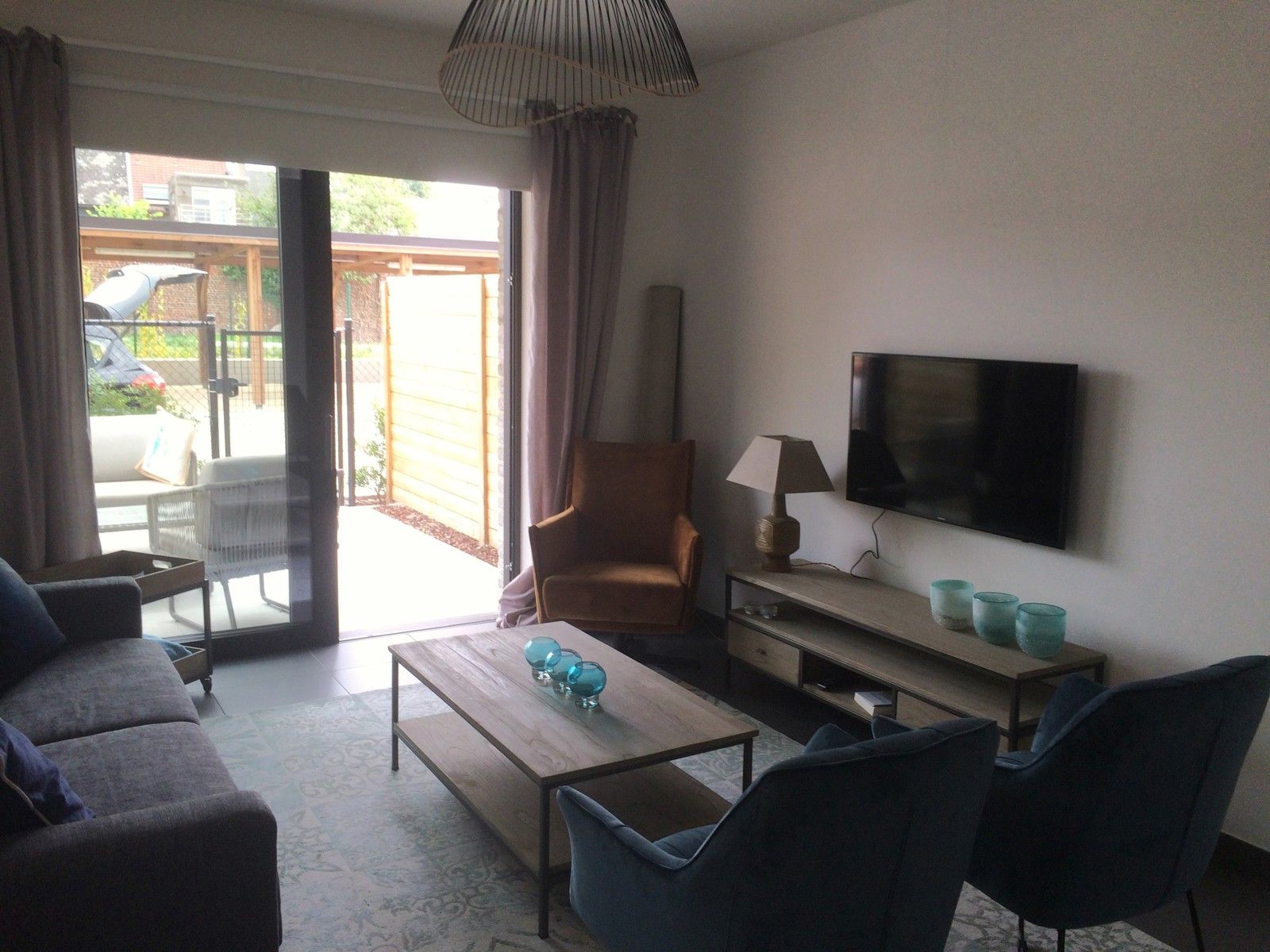Bemeubeld appartement met één slaapkamer en autostaanplaats foto 4