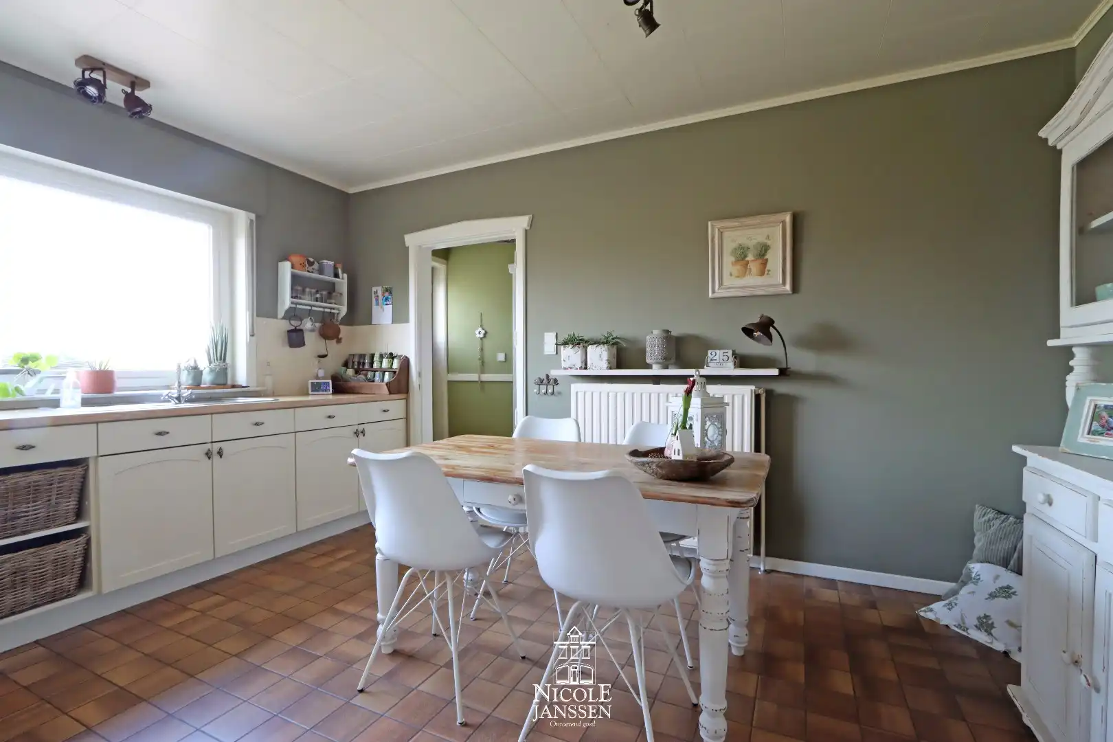 Mooi, verzorgd vrijstaand huis met drie slaapkamers  foto 13