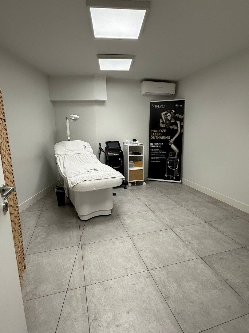 Overname goeddraaiende SoClean Clinic te Genk foto 15