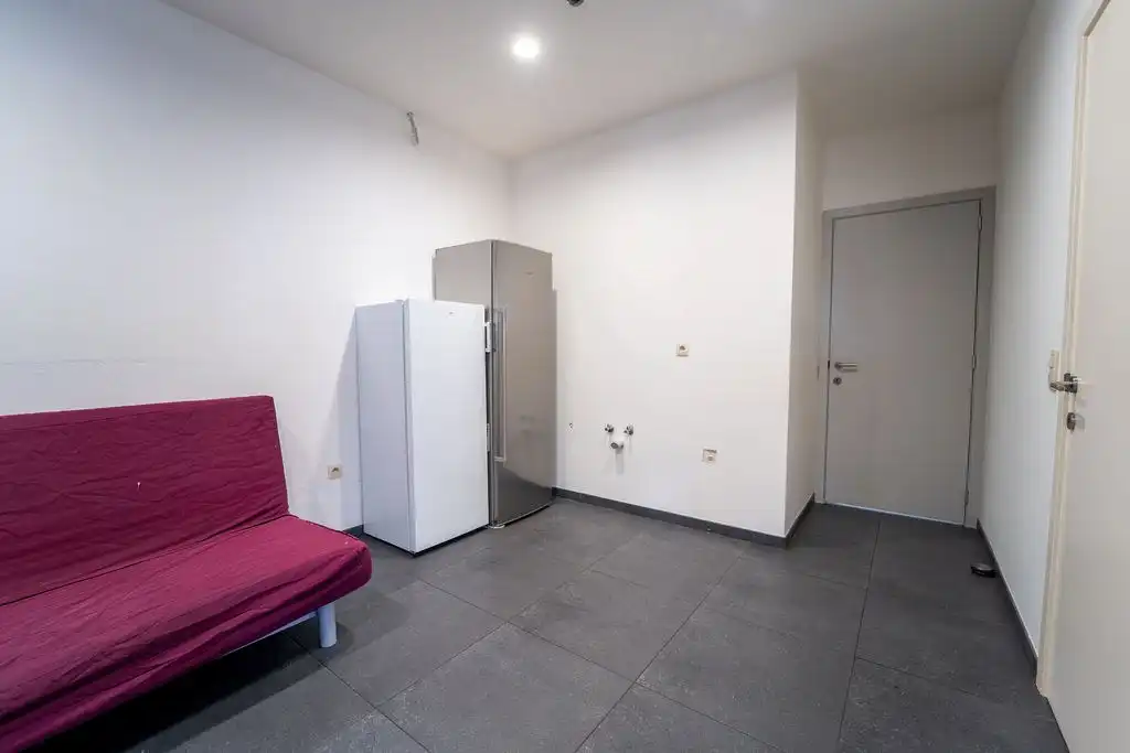 RUIM HANDELSHUIS MET WOONST TE SPALBEEK (HASSELT) foto 26