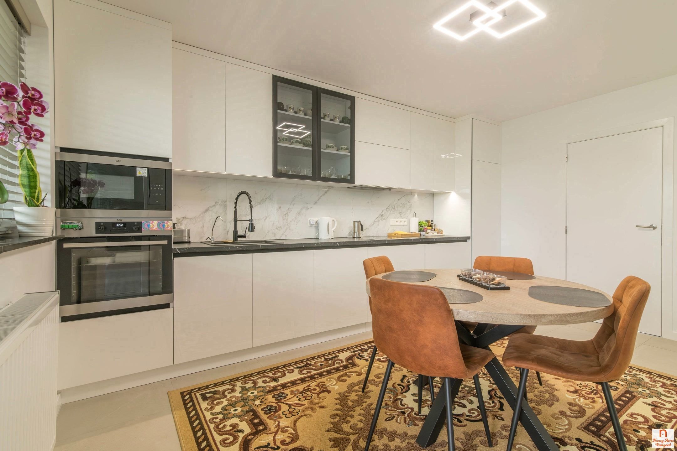 Grondig gerenoveerde splitlevelwoning in een rustige straat foto 12