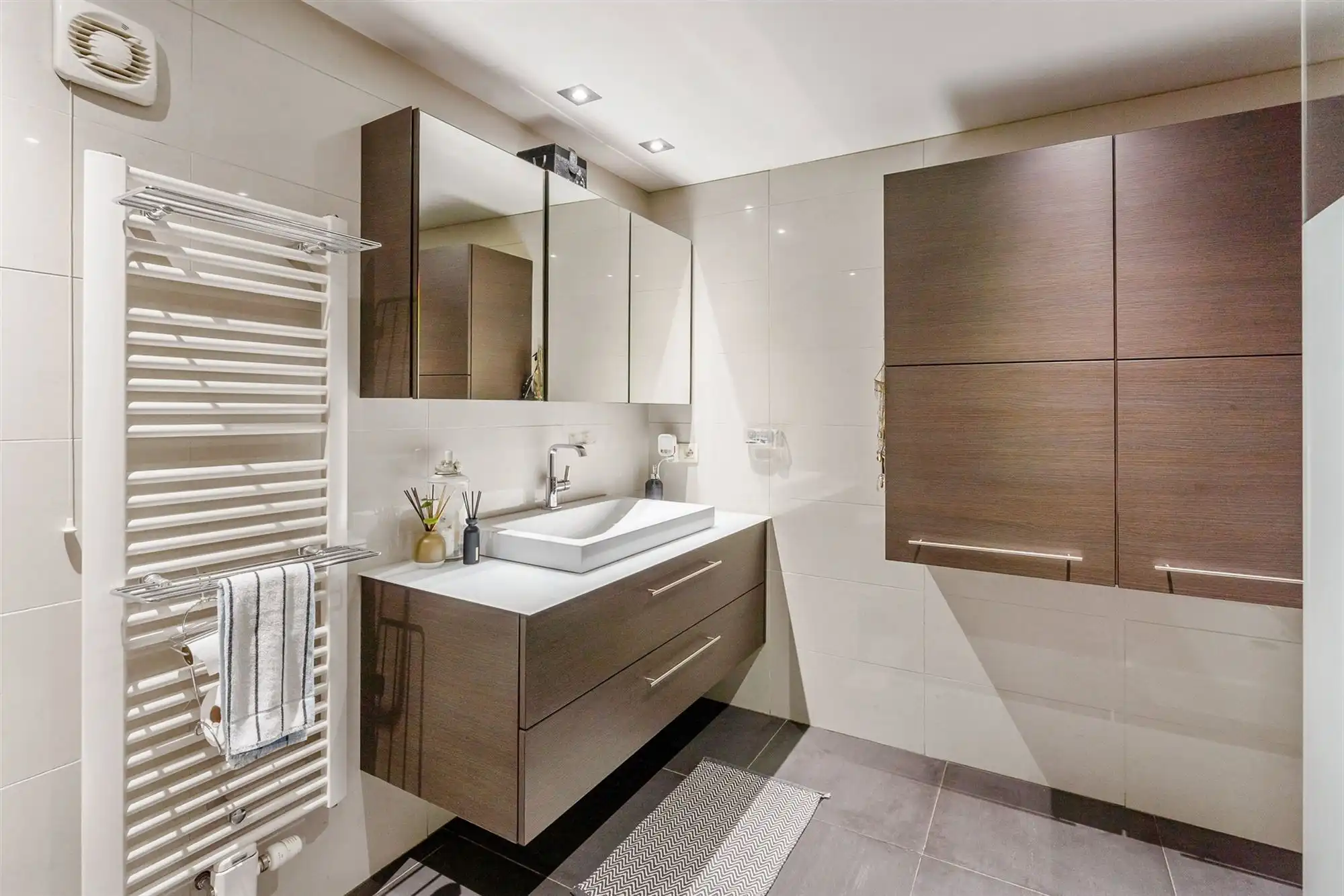 PERFECT ONDERHOUDEN WONING MET 4 SLAAPKAMERS OP CENTRALE LIGGING IN STAL (BERINGEN) foto 15