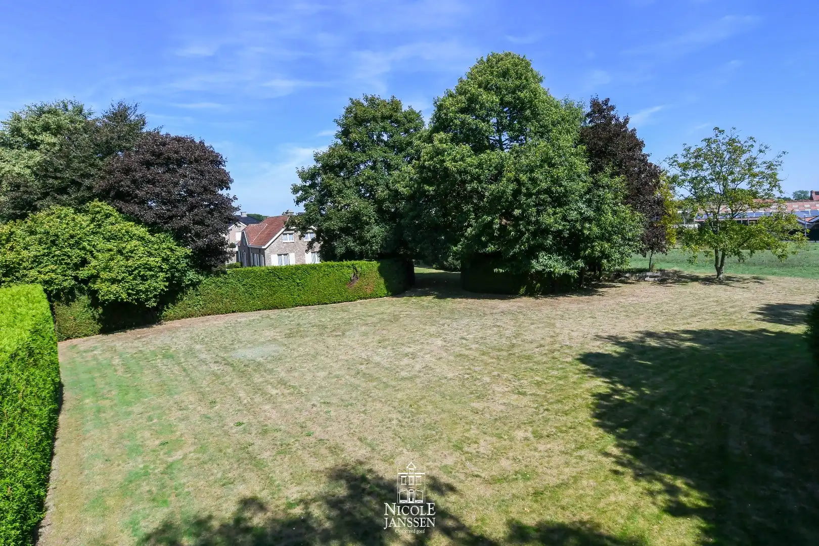 Ruime gezinswoning op een royaal perceel in een rustige omgeving  foto 17