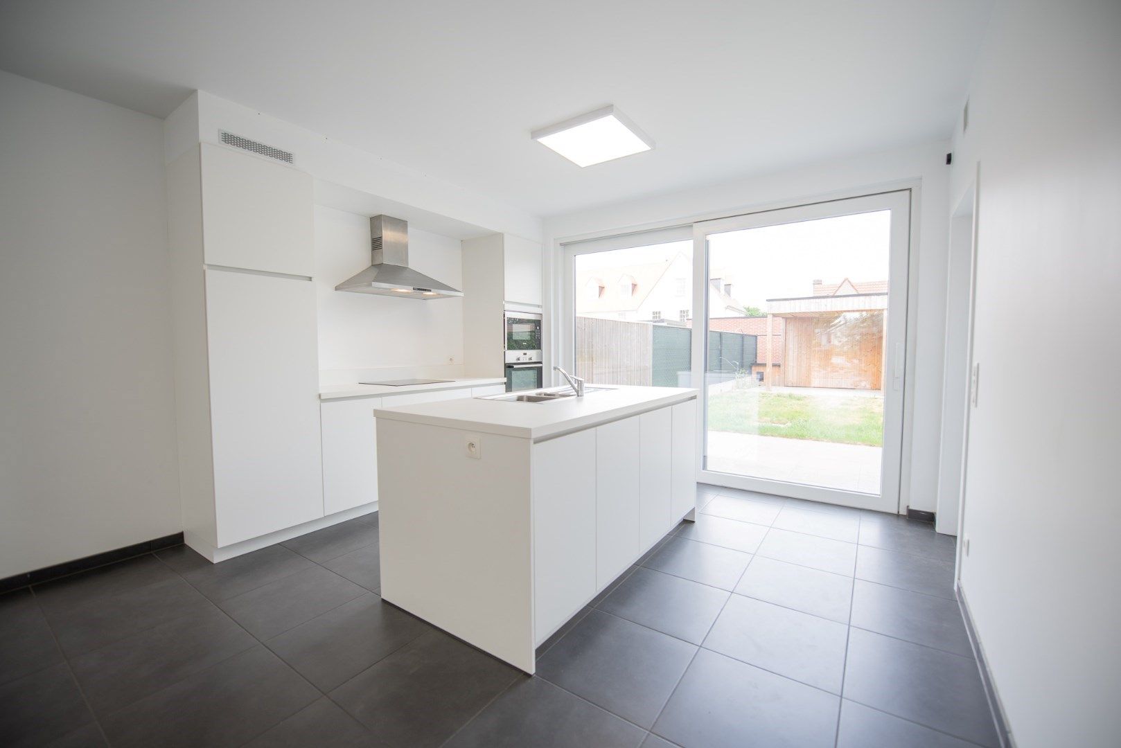 Verrassend ruime BEN-woning TE HUUR op zeer mooie ligging te Waregem. foto 3