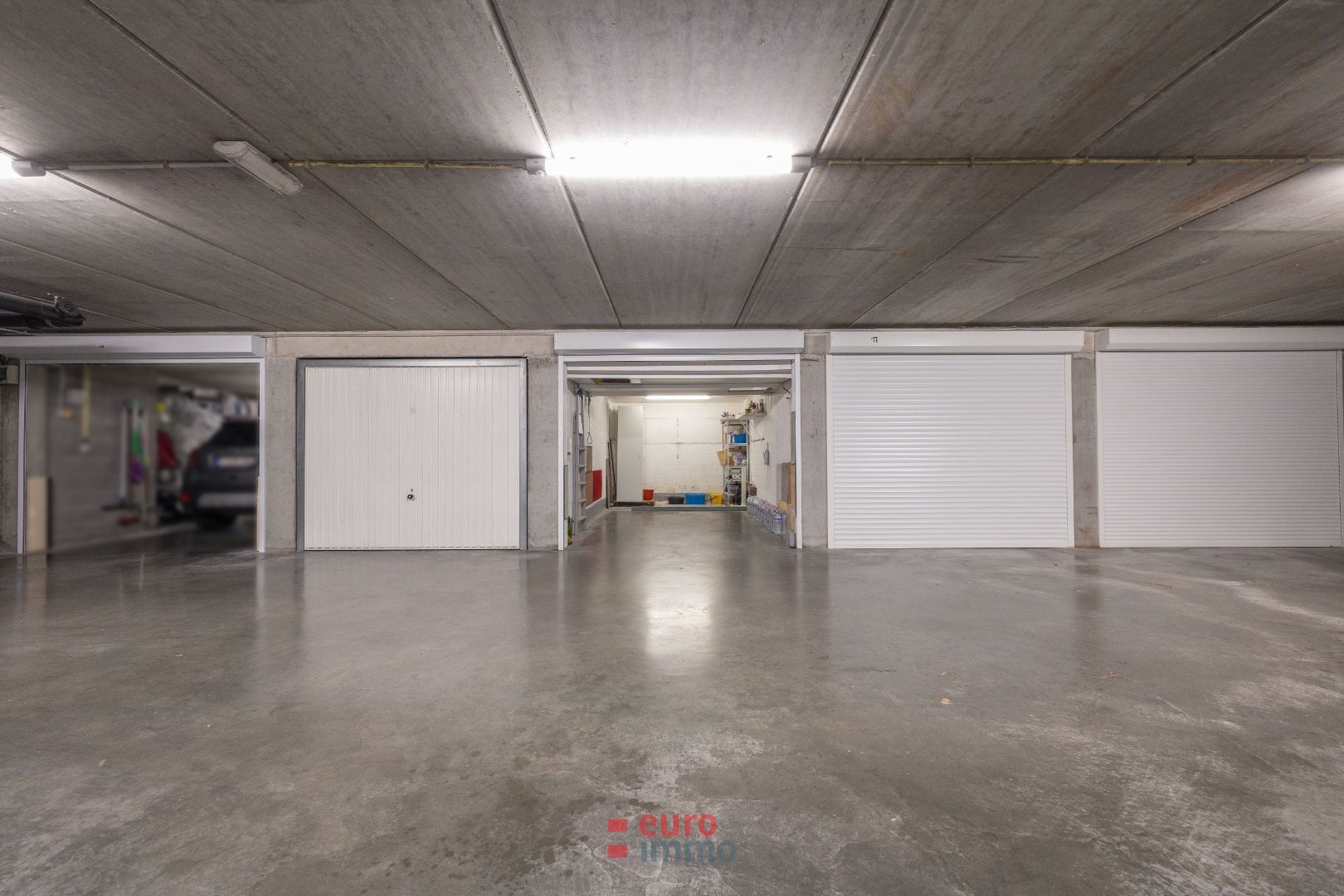 Garagebox nabij de haven foto {{pictureIndex}}