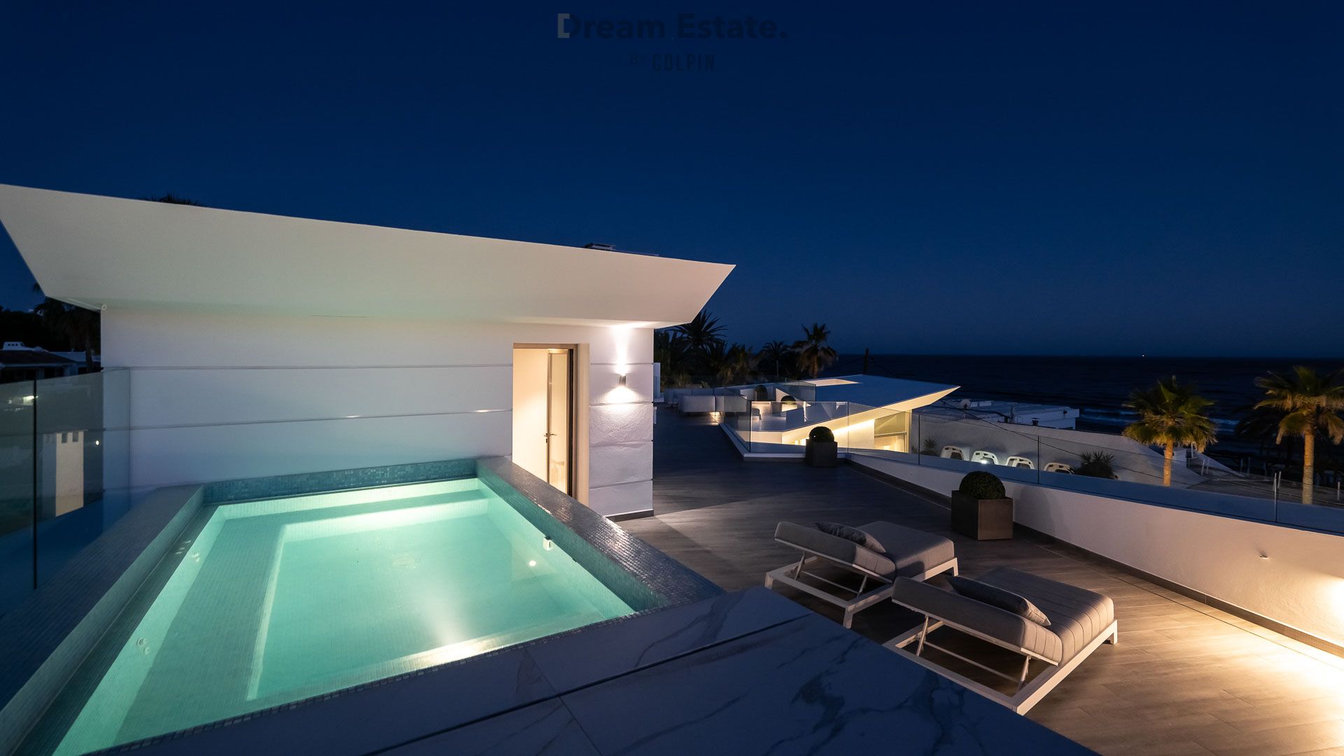 Hypermoderne frontline villa in Los Monteros foto 15