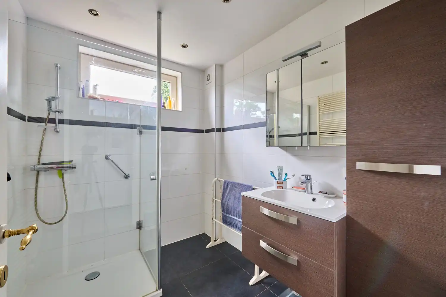 Vrijstaande karakteristieke woning met 4 slaapkamers gelegen op een fraai gelegen perceel foto 11