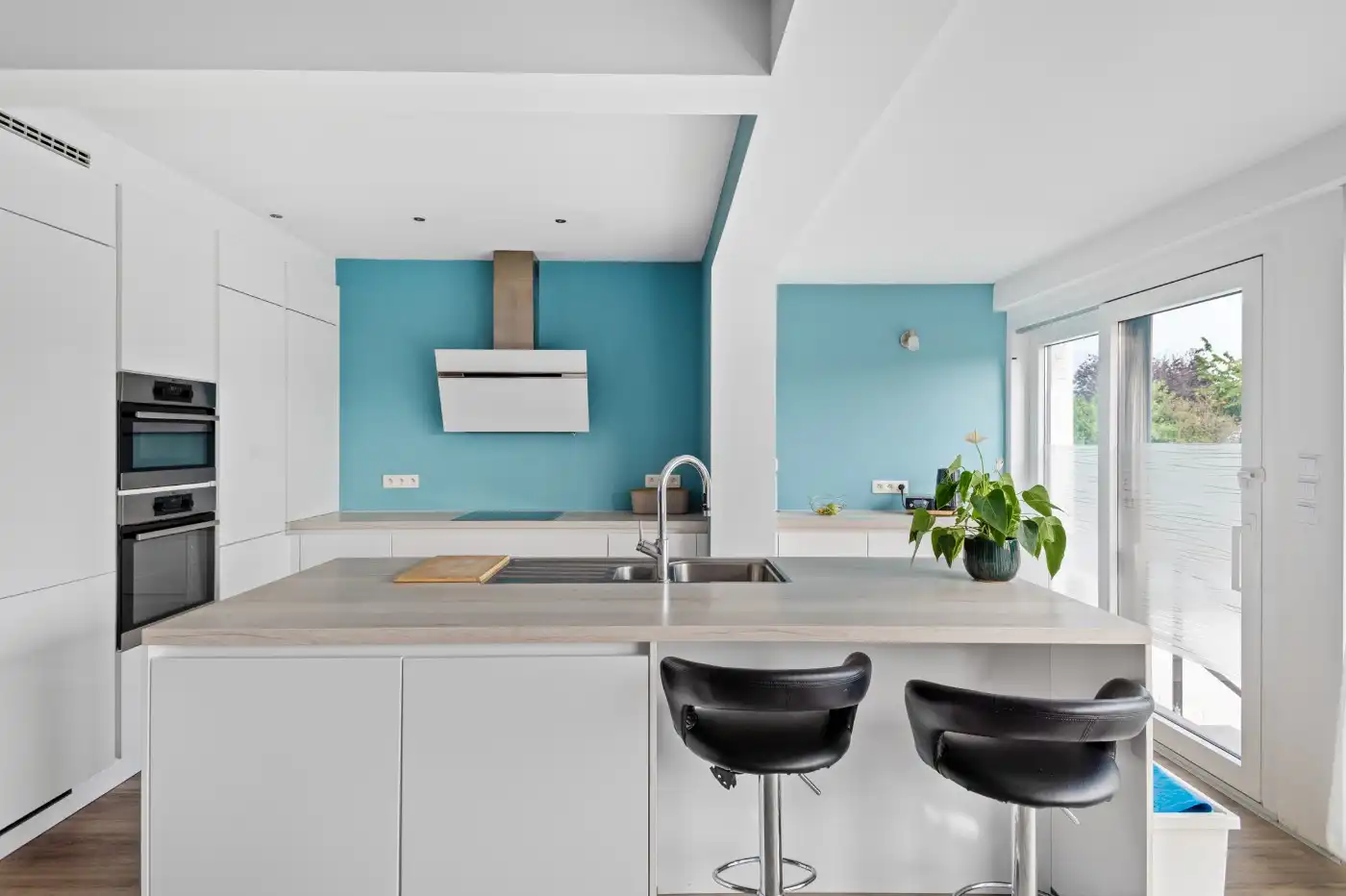 Prachtig gerenoveerde bel-etagewoning met 3 slpk., garage én gezellige tuin foto 7