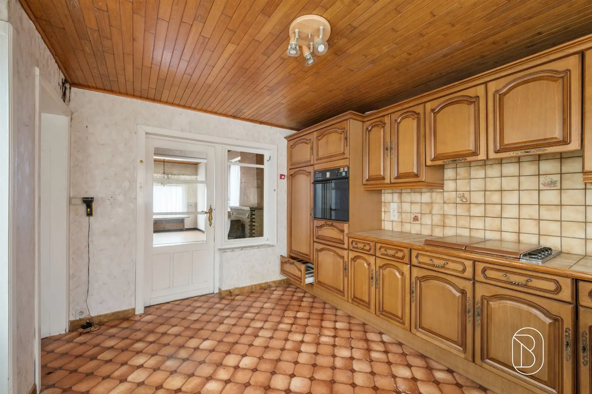 Woning met tuin en grote garage  foto 10