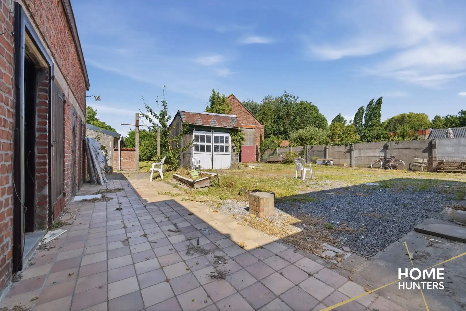 Veelzijdige eigendom met te renoveren woning en twee ruime loodsen in Langemark foto 19