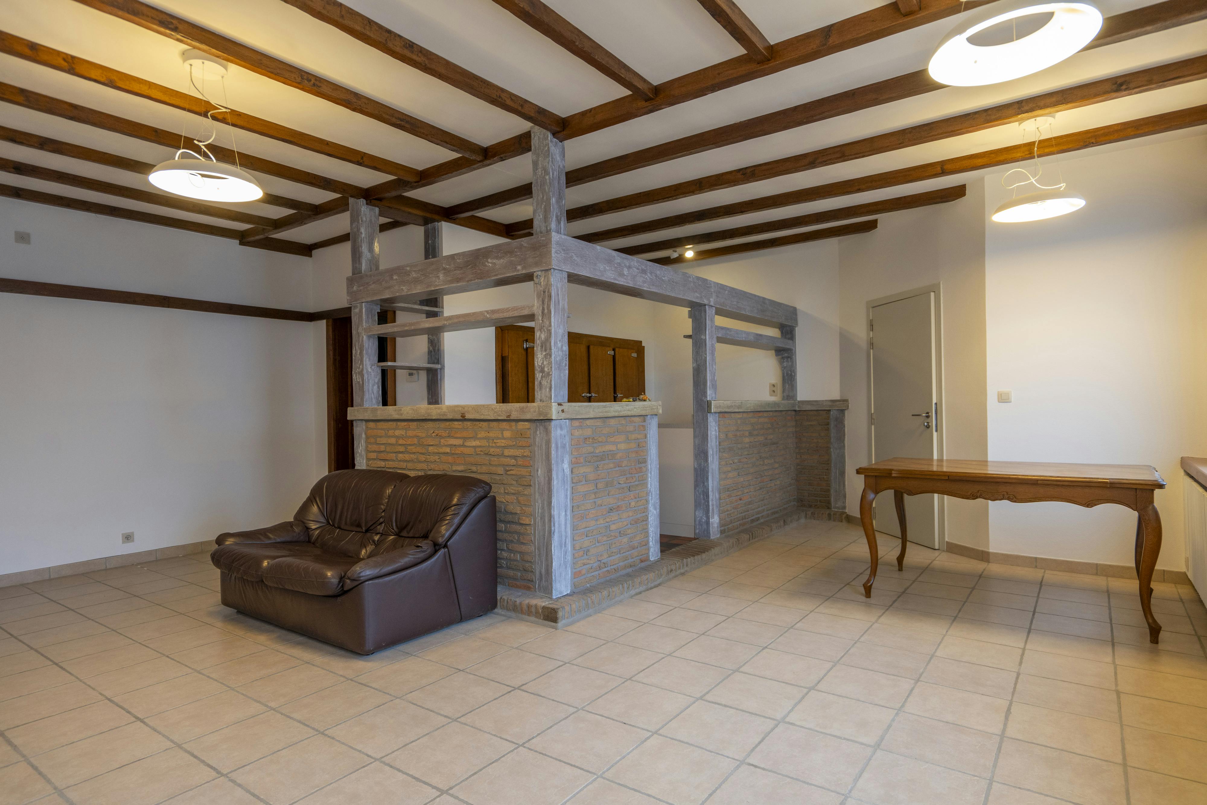 Commercieel interessant pand met woonst in Rekkem foto 3