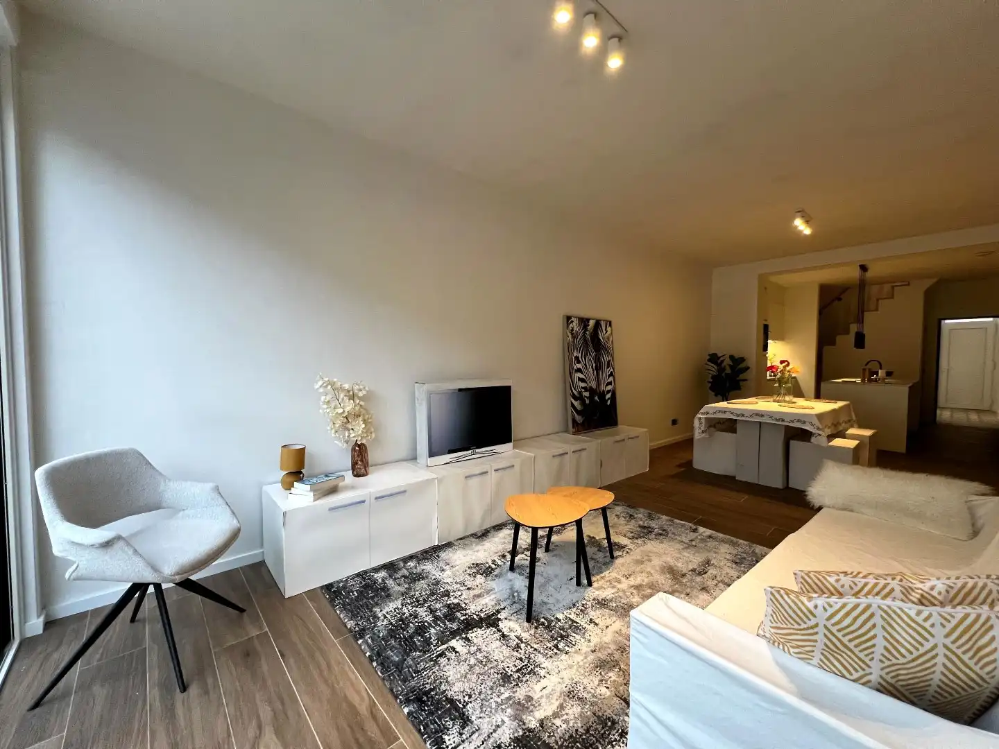 Instapklare stadswoning met 3 slaapkamers en tuintje!  foto 4