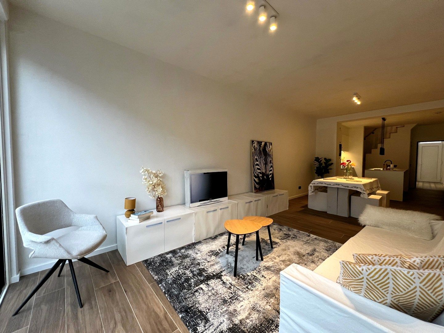 Instapklare stadswoning met 3 slaapkamers en tuintje!  foto 4