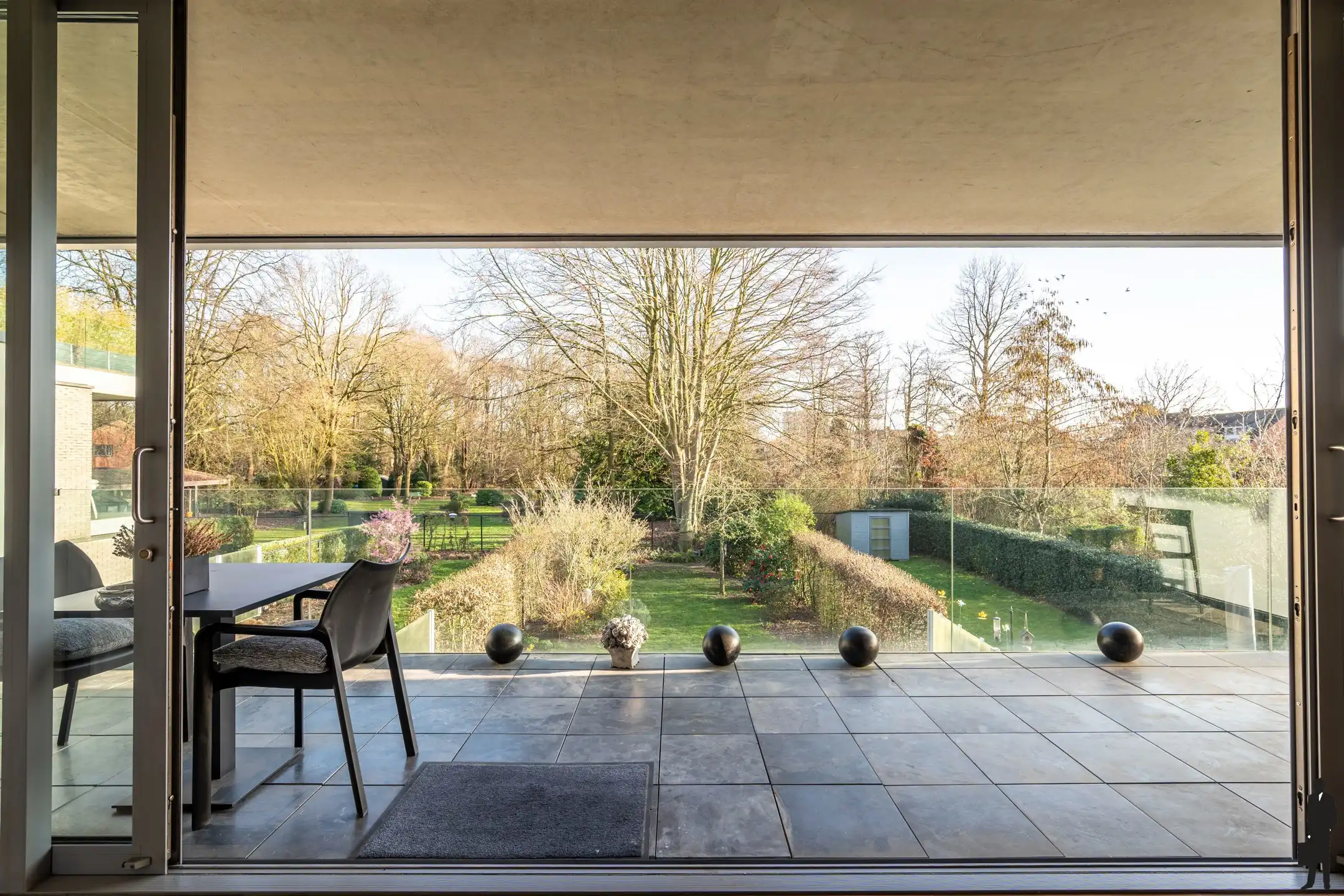 Luxe appartement met terras en zicht op parktuin foto 9