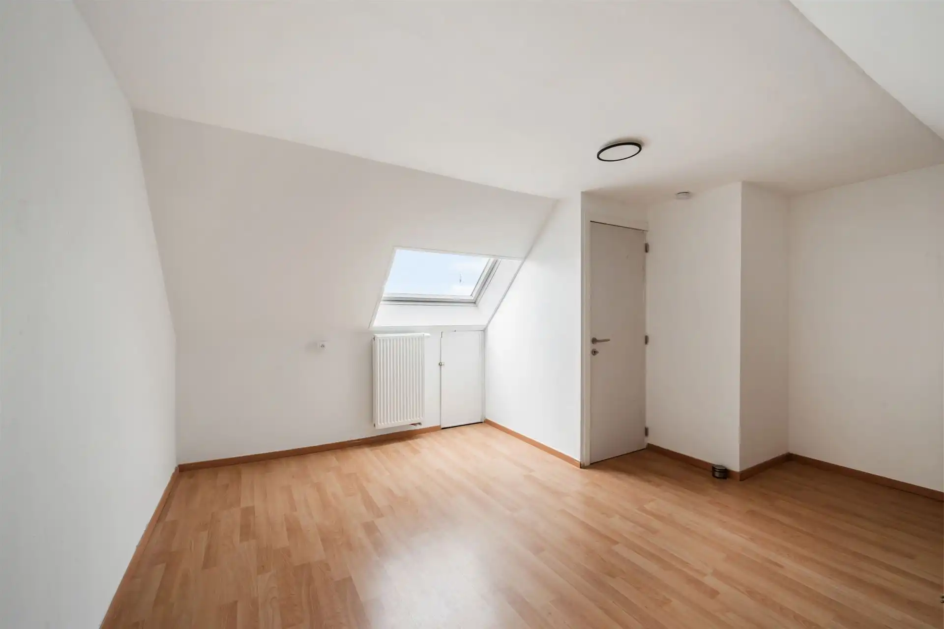 TOPPER! Rustig gelegen gerenoveerde woning met 3 slpk&tuin foto 14