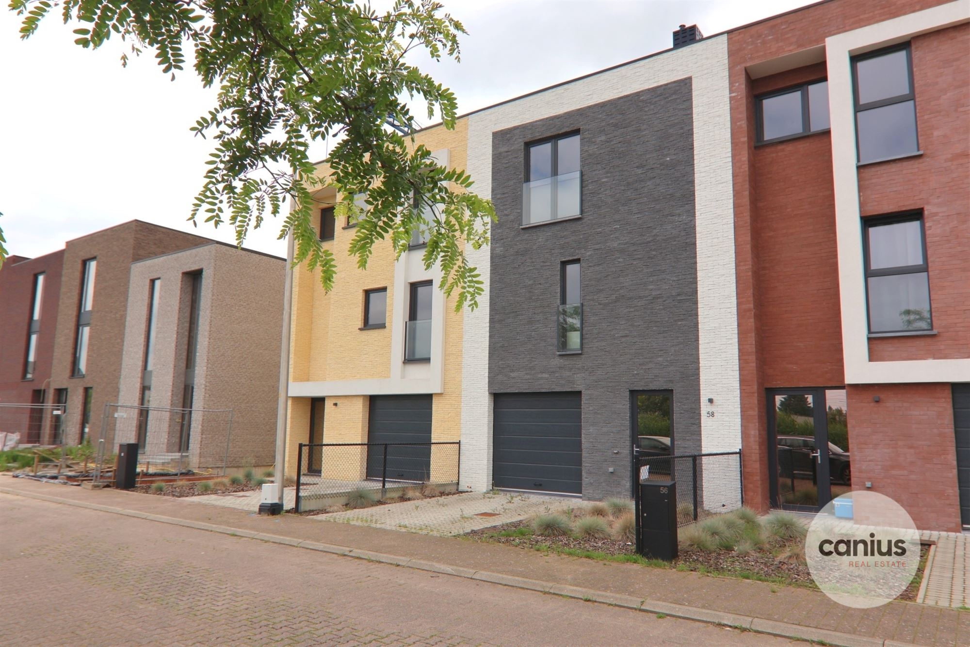 CENTRAAL GELEGEN WONING MET 3 SLKS + TUIN foto 2