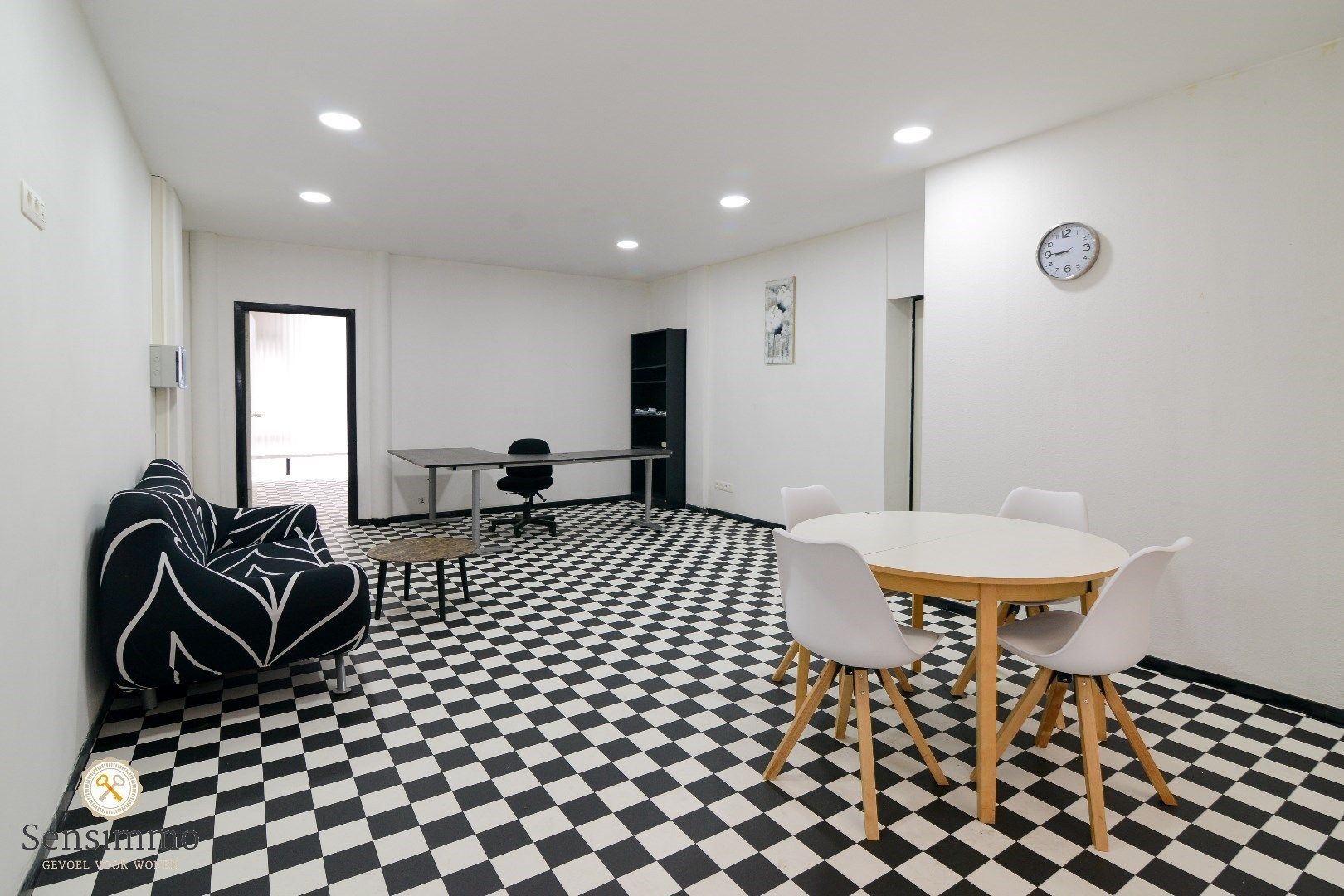 Handelsruimte in het hartje van Genk foto 4